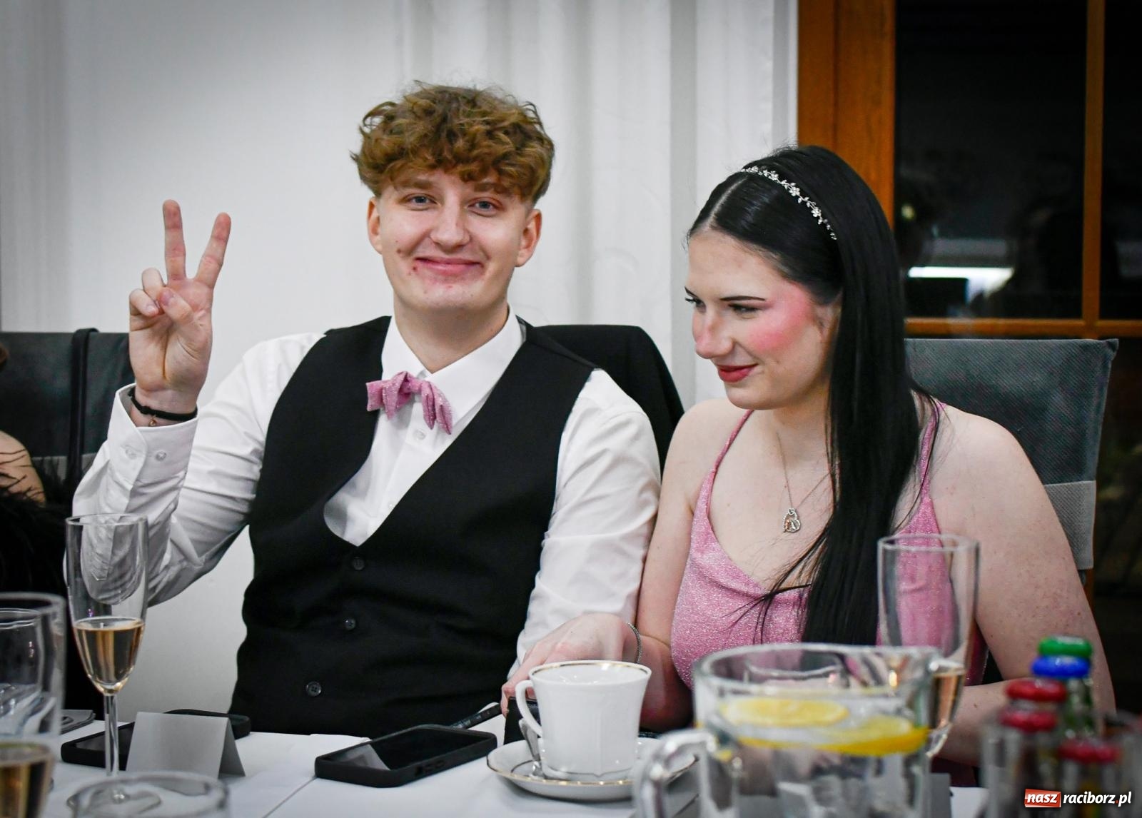 Zdjęcie w galerii na portalu naszraciborz.pl: Maturzyści z Diecezjalnego LO bawią się na studniówce w Tworkowie wiadomości z regionu