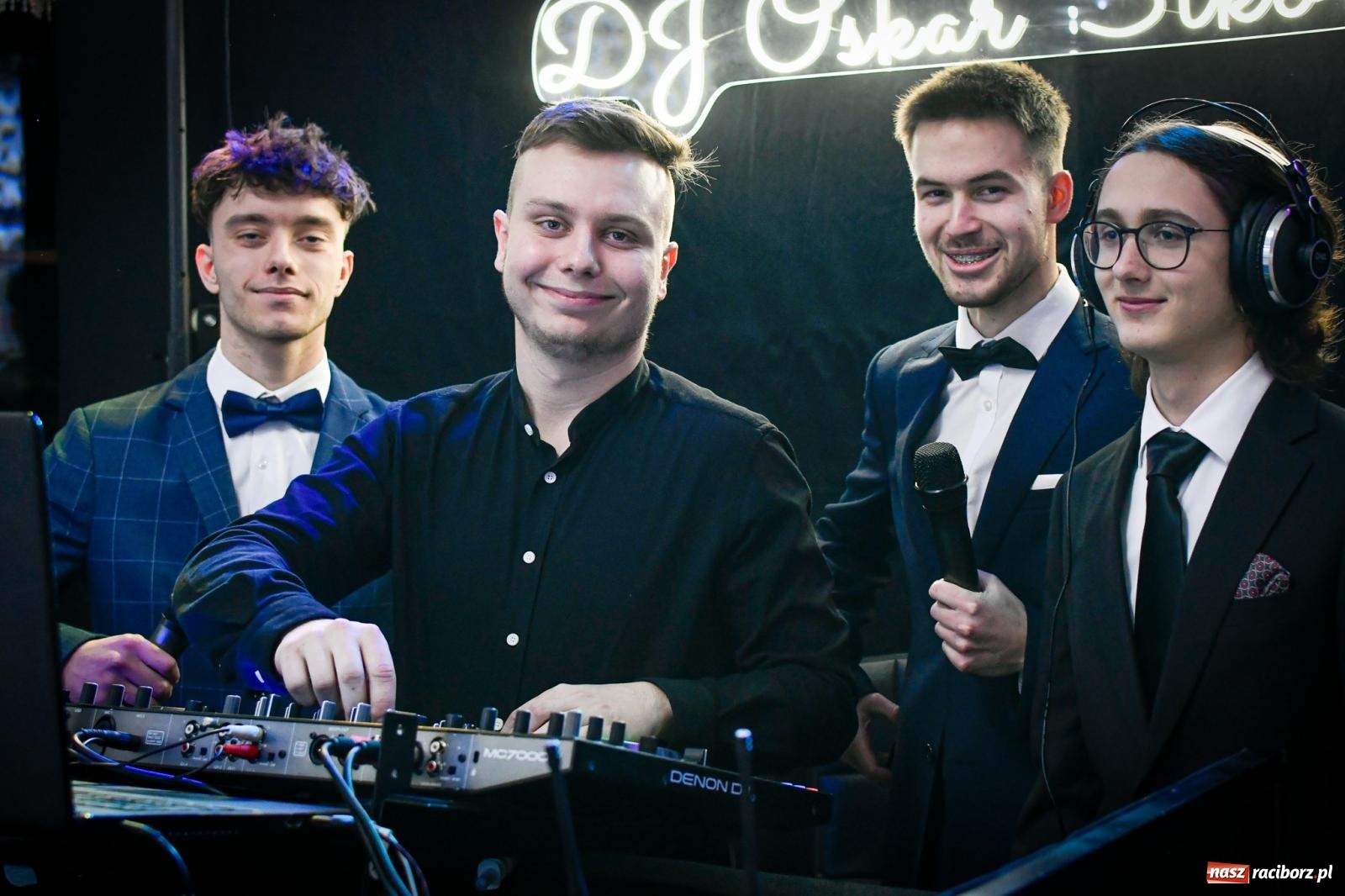 Zdjęcie w galerii na portalu naszraciborz.pl: Maturzyści z Diecezjalnego LO bawią się na studniówce w Tworkowie wiadomości z regionu