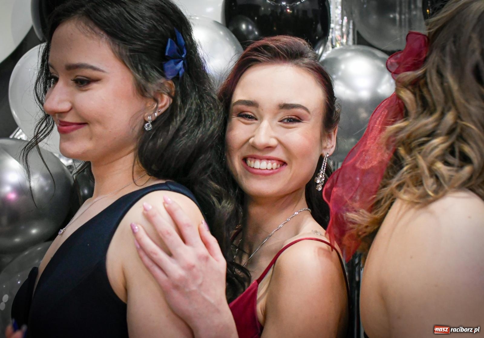 Zdjęcie w galerii na portalu naszraciborz.pl: Maturzyści z Diecezjalnego LO bawią się na studniówce w Tworkowie wiadomości z regionu