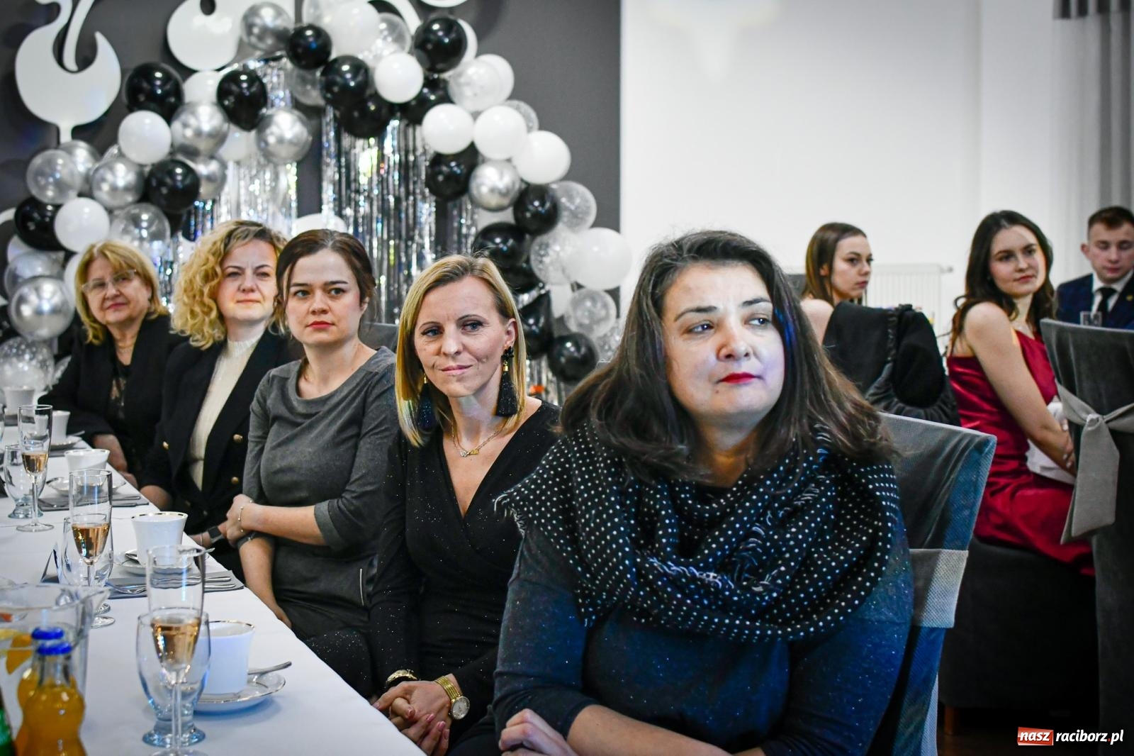 Zdjęcie w galerii na portalu naszraciborz.pl: Maturzyści z Diecezjalnego LO bawią się na studniówce w Tworkowie wiadomości z regionu