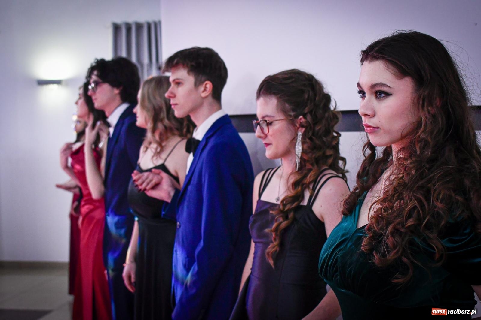 Zdjęcie w galerii na portalu naszraciborz.pl: Maturzyści z Diecezjalnego LO bawią się na studniówce w Tworkowie wiadomości z regionu