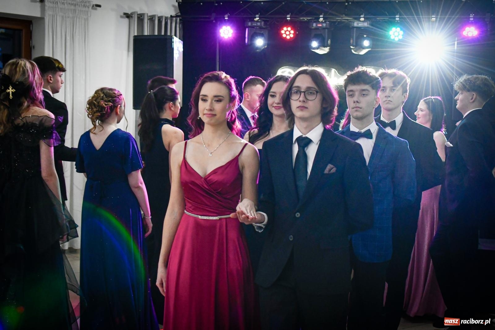 Zdjęcie w galerii na portalu naszraciborz.pl: Maturzyści z Diecezjalnego LO bawią się na studniówce w Tworkowie wiadomości z regionu