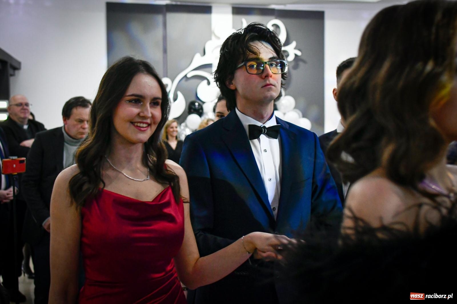 Zdjęcie w galerii na portalu naszraciborz.pl: Maturzyści z Diecezjalnego LO bawią się na studniówce w Tworkowie wiadomości z regionu