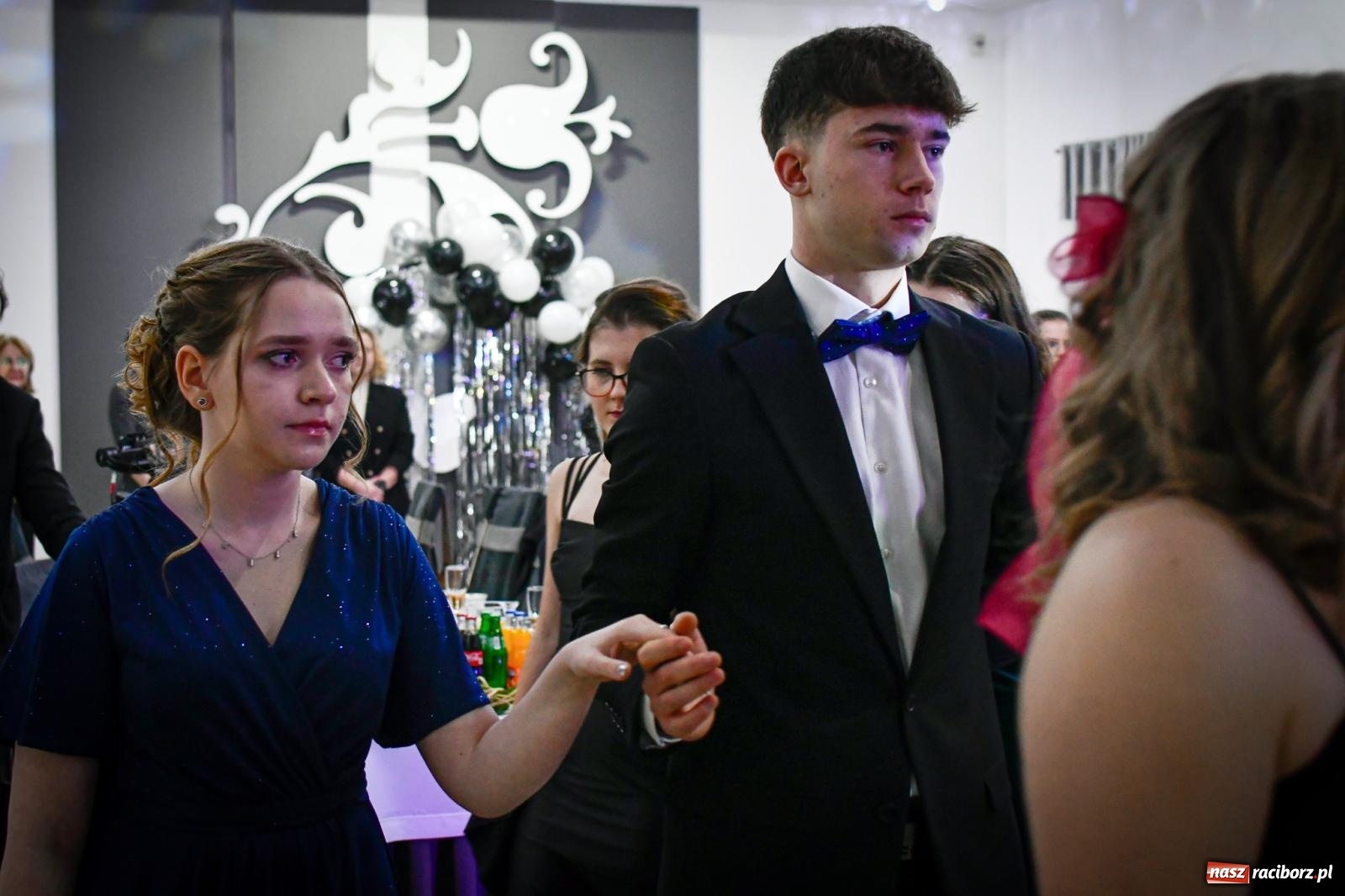 Zdjęcie w galerii na portalu naszraciborz.pl: Maturzyści z Diecezjalnego LO bawią się na studniówce w Tworkowie wiadomości z regionu