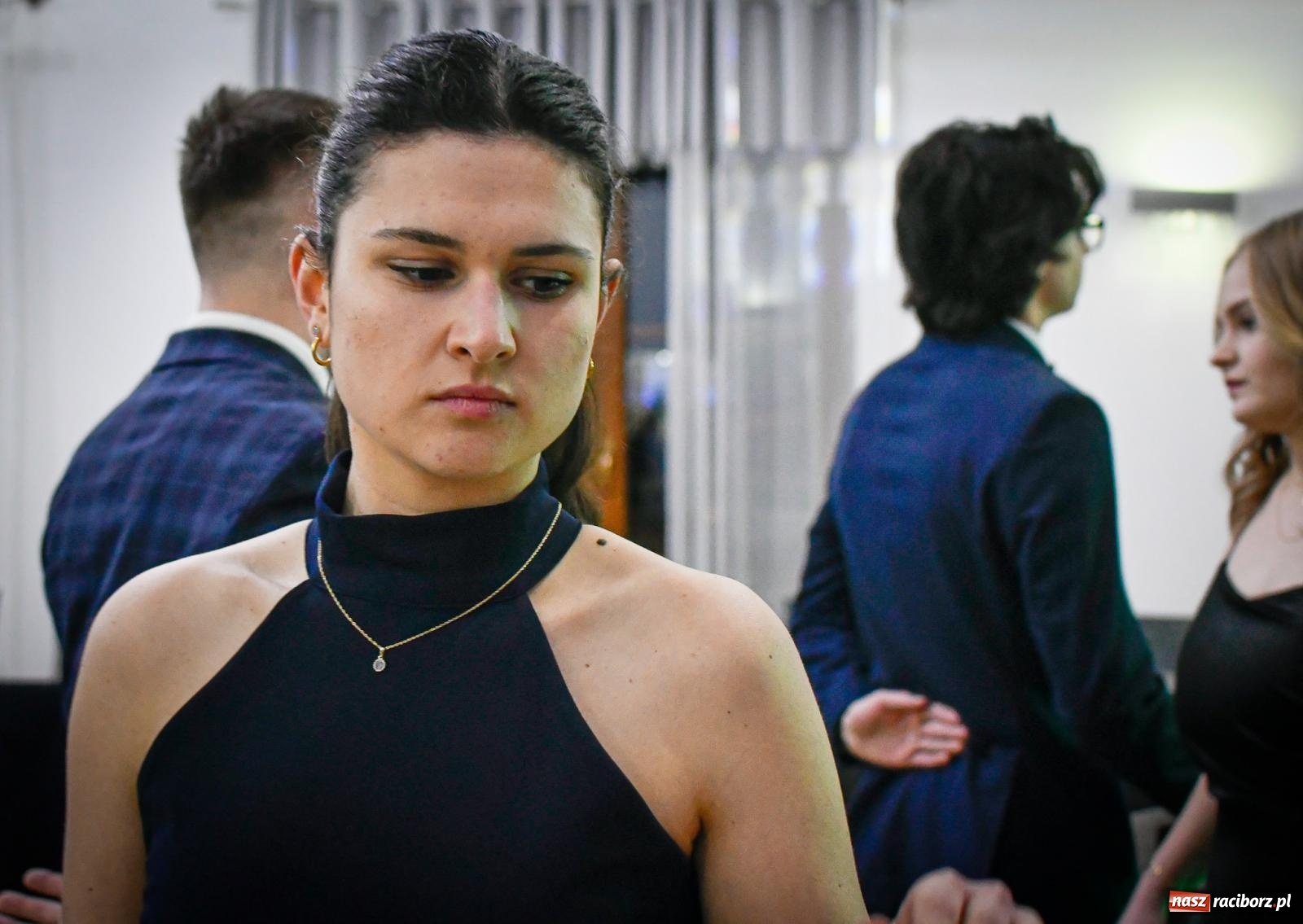 Zdjęcie w galerii na portalu naszraciborz.pl: Maturzyści z Diecezjalnego LO bawią się na studniówce w Tworkowie wiadomości z regionu