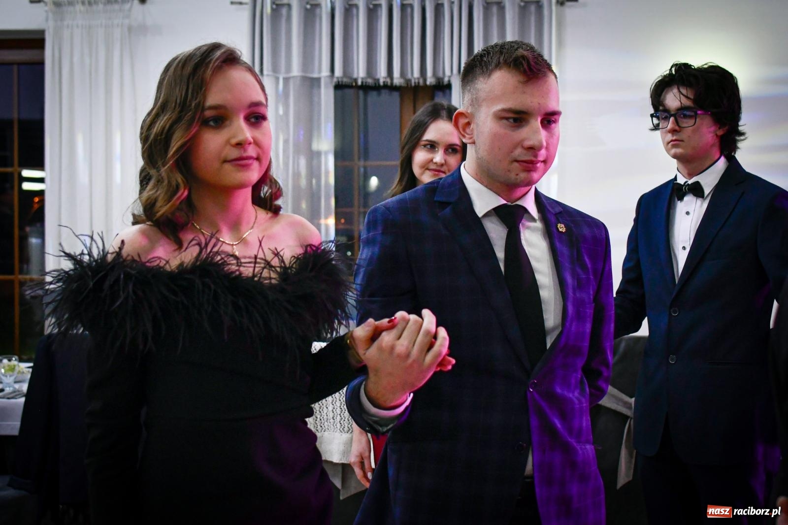 Zdjęcie w galerii na portalu naszraciborz.pl: Maturzyści z Diecezjalnego LO bawią się na studniówce w Tworkowie wiadomości z regionu