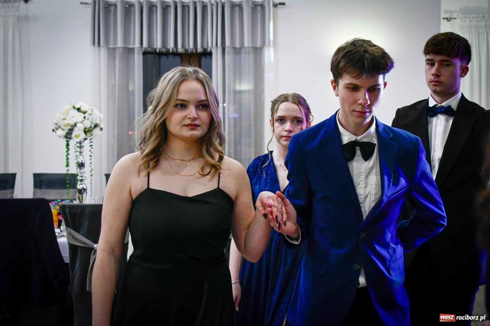 Zdjęcie w galerii na portalu naszraciborz.pl: Maturzyści z Diecezjalnego LO bawią się na studniówce w Tworkowie wiadomości z regionu