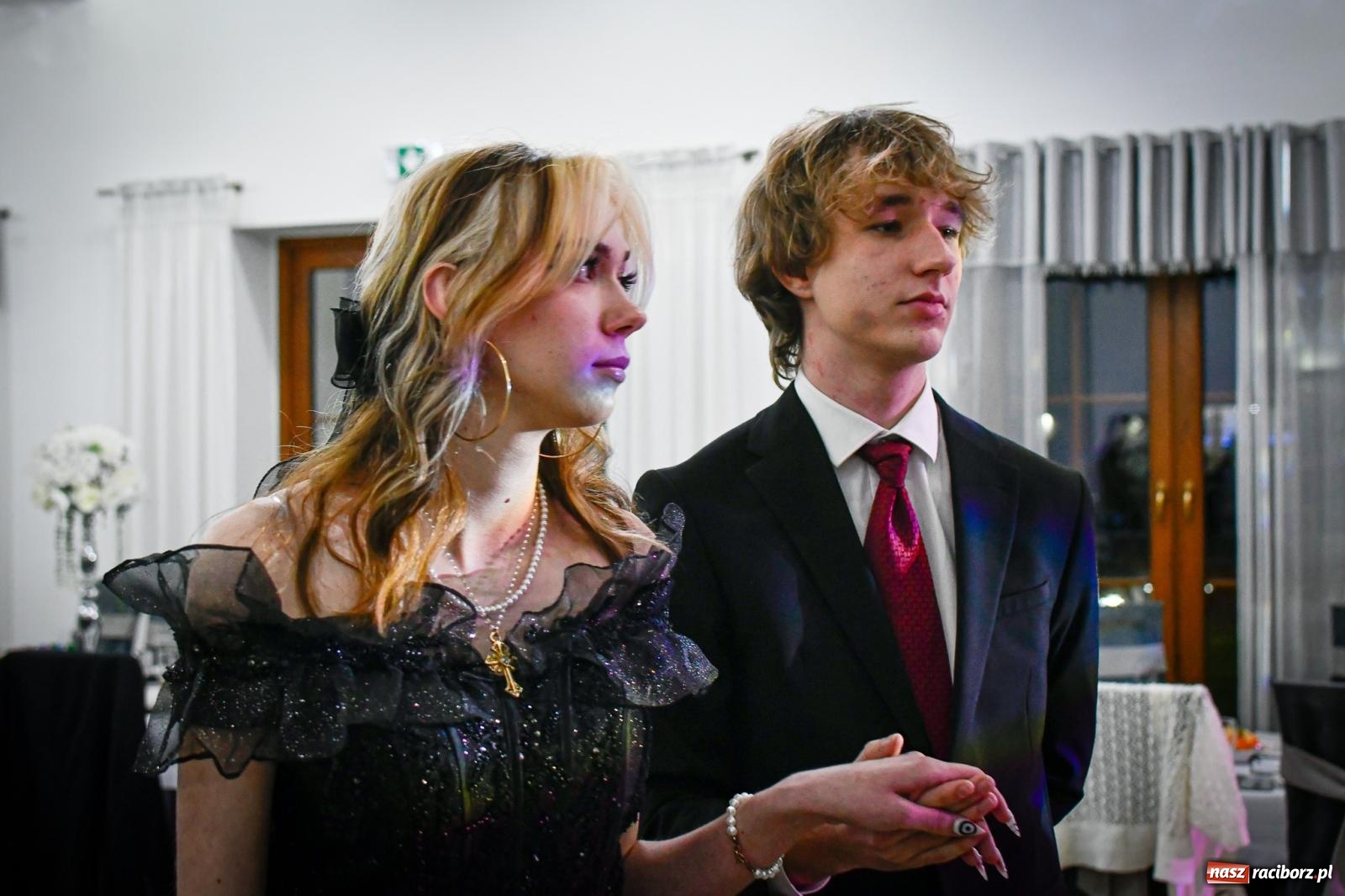 Zdjęcie w galerii na portalu naszraciborz.pl: Maturzyści z Diecezjalnego LO bawią się na studniówce w Tworkowie wiadomości z regionu