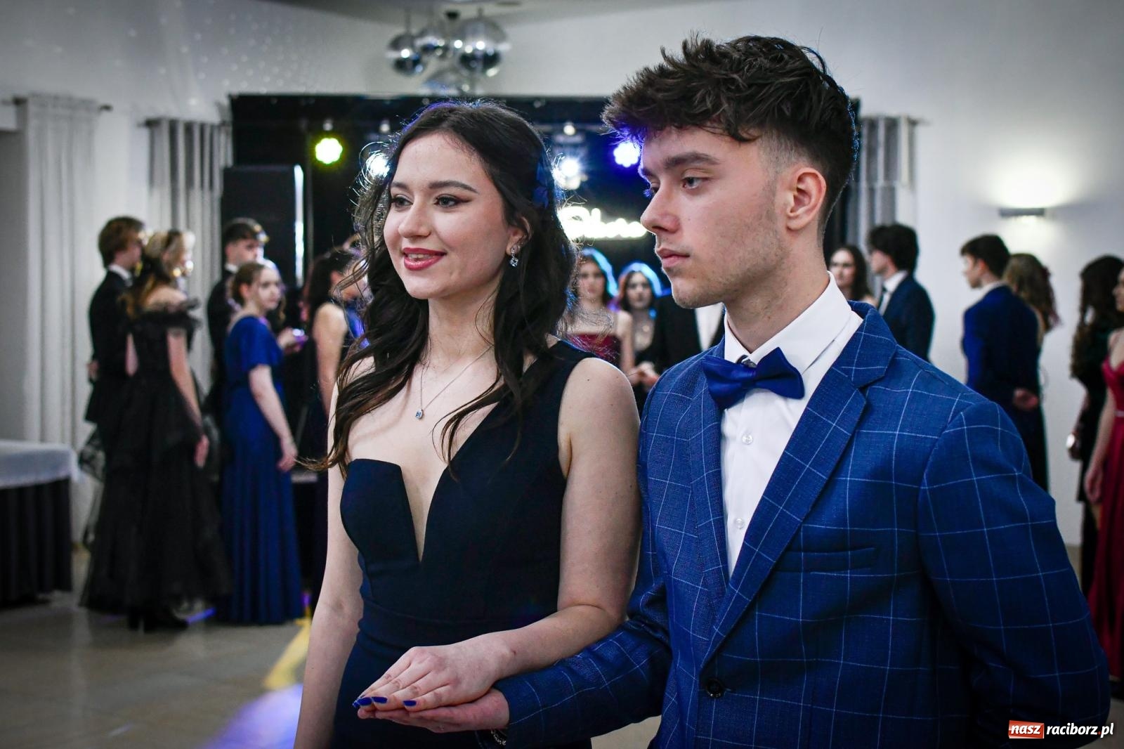 Zdjęcie w galerii na portalu naszraciborz.pl: Maturzyści z Diecezjalnego LO bawią się na studniówce w Tworkowie wiadomości z regionu