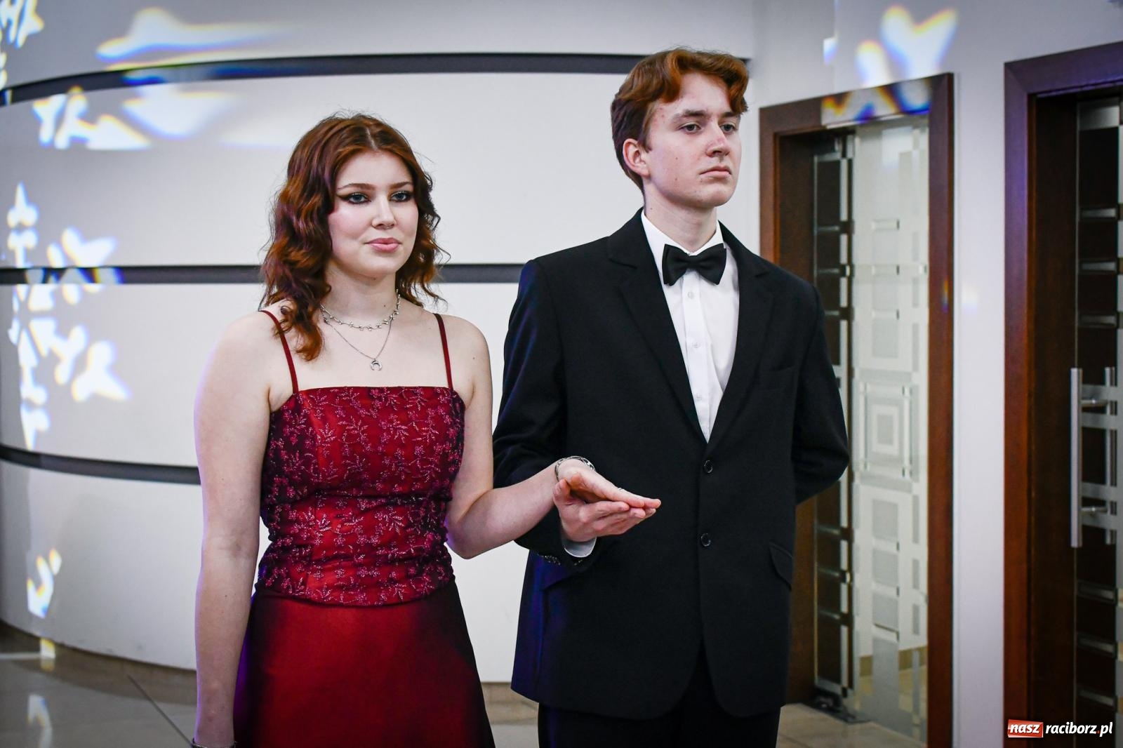 Zdjęcie w galerii na portalu naszraciborz.pl: Maturzyści z Diecezjalnego LO bawią się na studniówce w Tworkowie wiadomości z regionu