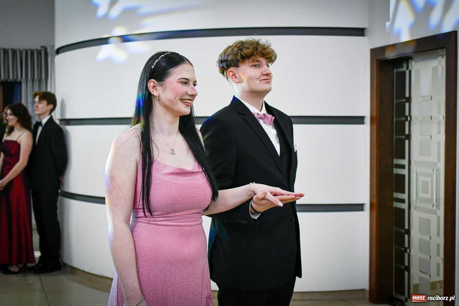 Zdjęcie w galerii na portalu naszraciborz.pl: Maturzyści z Diecezjalnego LO bawią się na studniówce w Tworkowie wiadomości z regionu