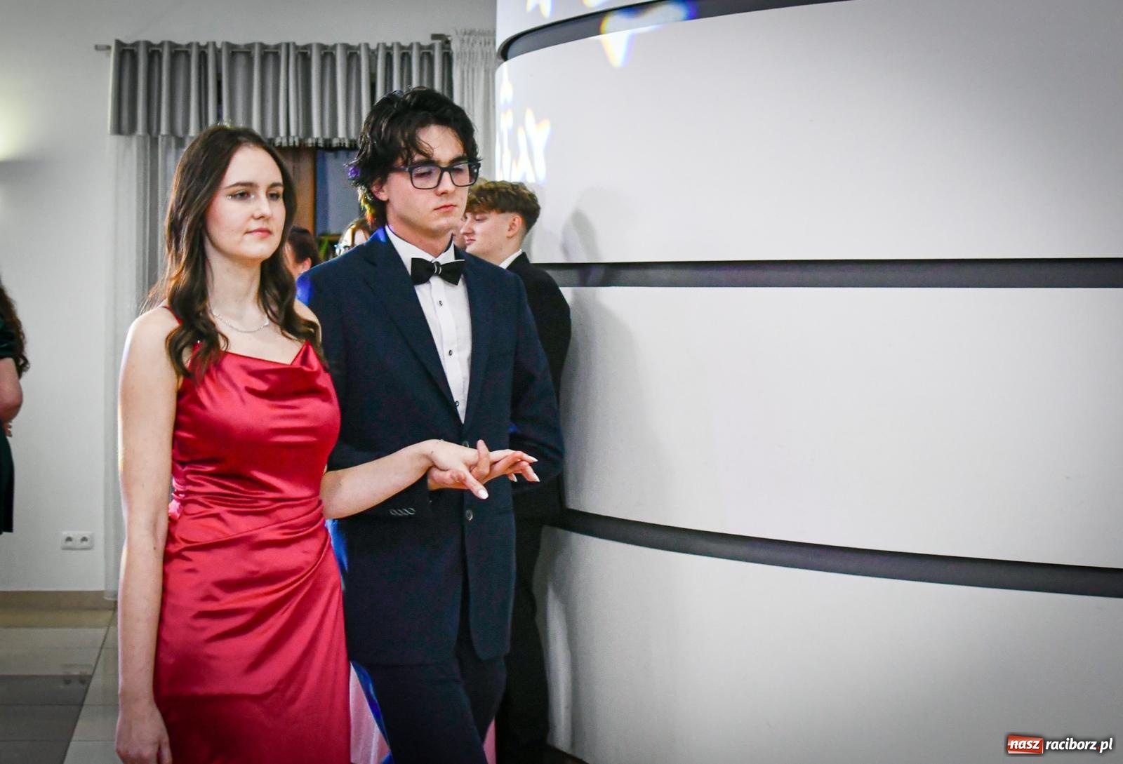 Zdjęcie w galerii na portalu naszraciborz.pl: Maturzyści z Diecezjalnego LO bawią się na studniówce w Tworkowie wiadomości z regionu