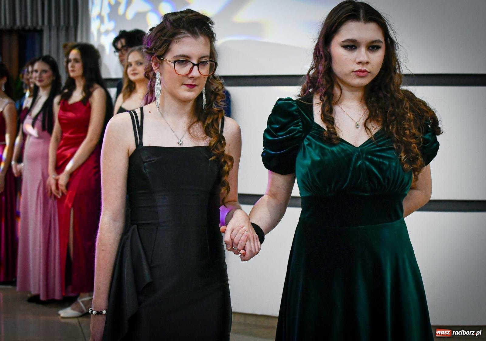 Zdjęcie w galerii na portalu naszraciborz.pl: Maturzyści z Diecezjalnego LO bawią się na studniówce w Tworkowie wiadomości z regionu