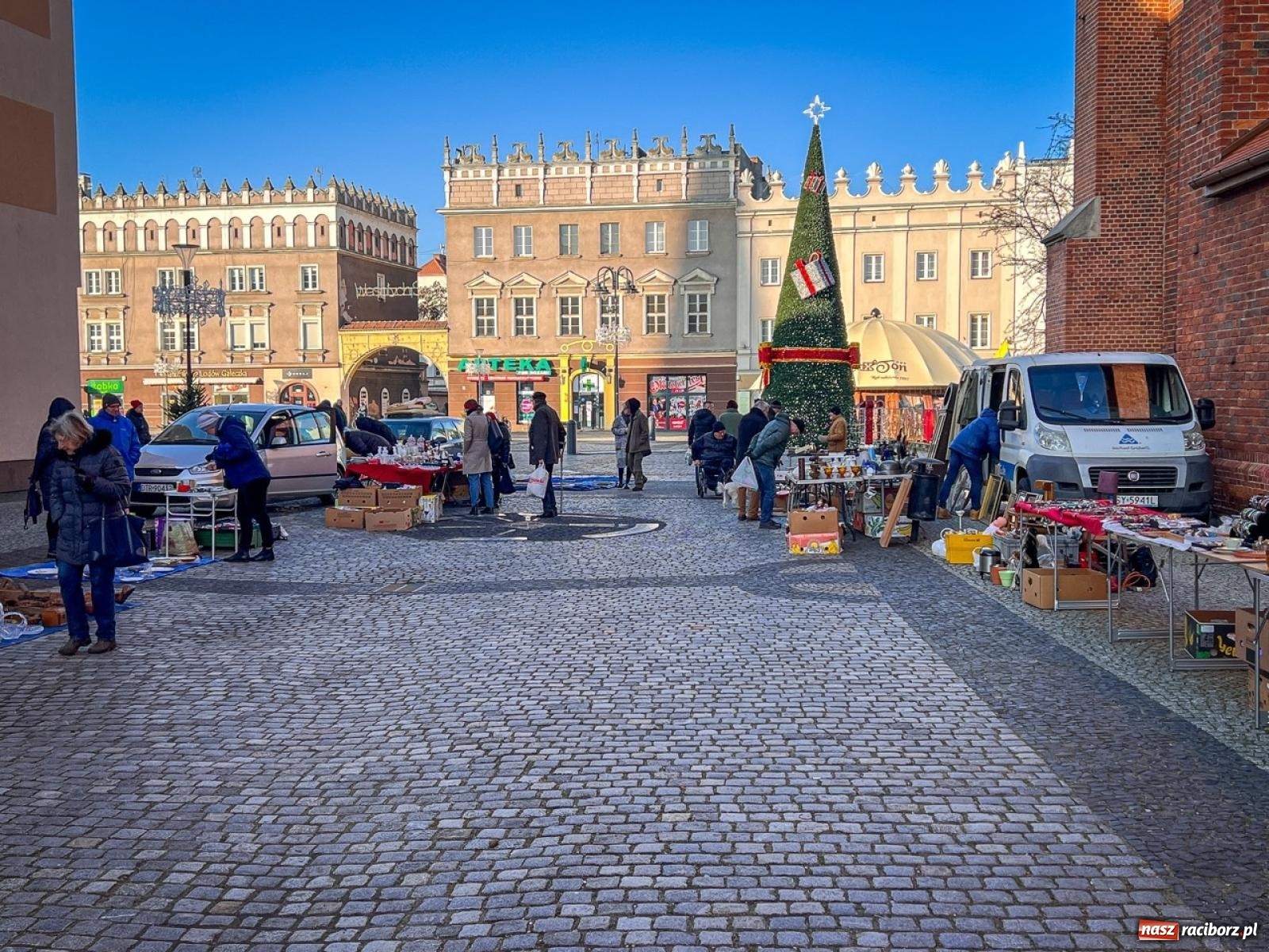 Zdjęcie w galerii na portalu naszraciborz.pl: Raciborski jarmark staroci – ciekawostki pierwszej edycji 2025 wiadomości z regionu