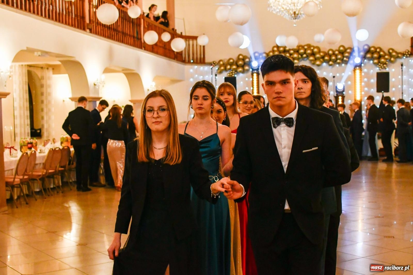 Zdjęcie w galerii na portalu naszraciborz.pl: Studniówka II LO im. Adama Mickiewicza w Raciborzu: blisko 300 osób bawi się w Rogowie wiadomości z regionu