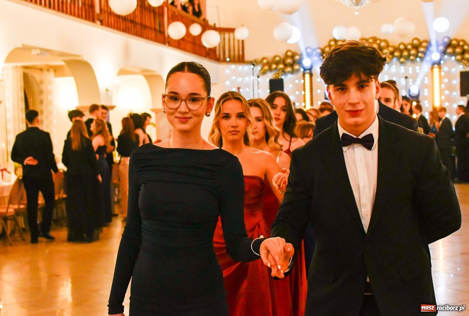 Zdjęcie w galerii na portalu naszraciborz.pl: Studniówka II LO im. Adama Mickiewicza w Raciborzu: blisko 300 osób bawi się w Rogowie wiadomości z regionu