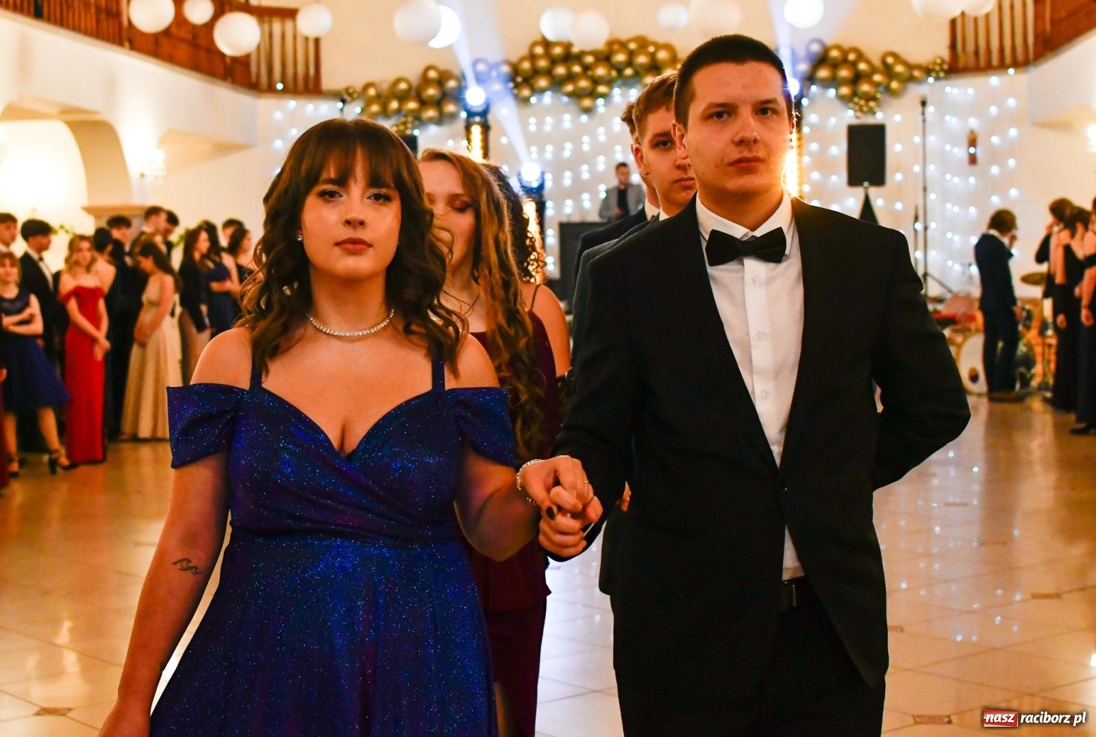 Zdjęcie w galerii na portalu naszraciborz.pl: Studniówka II LO im. Adama Mickiewicza w Raciborzu: blisko 300 osób bawi się w Rogowie wiadomości z regionu