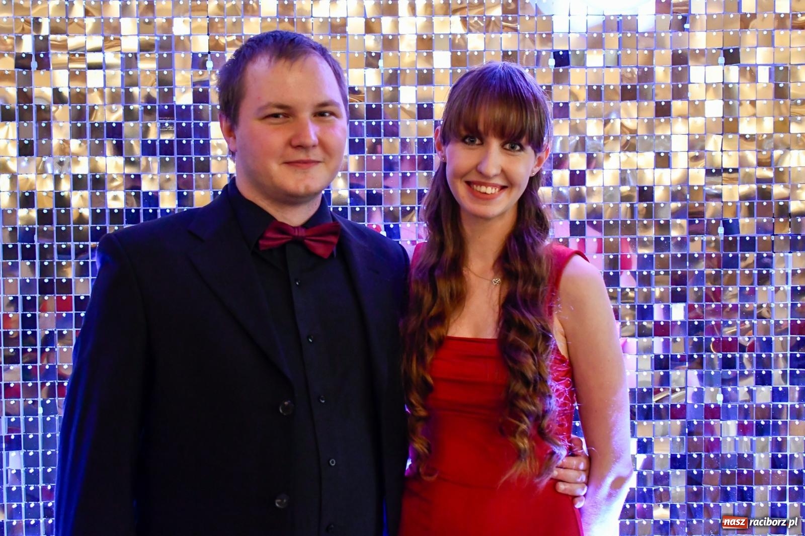 Zdjęcie w galerii na portalu naszraciborz.pl: Studniówka II LO im. Adama Mickiewicza w Raciborzu: blisko 300 osób bawi się w Rogowie wiadomości z regionu