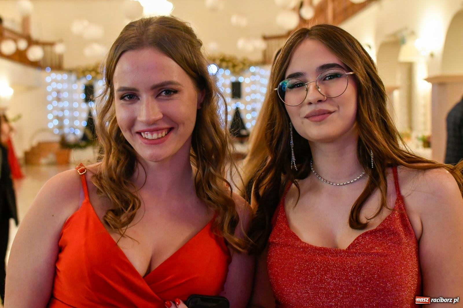 Zdjęcie w galerii na portalu naszraciborz.pl: Studniówka II LO im. Adama Mickiewicza w Raciborzu: blisko 300 osób bawi się w Rogowie wiadomości z regionu