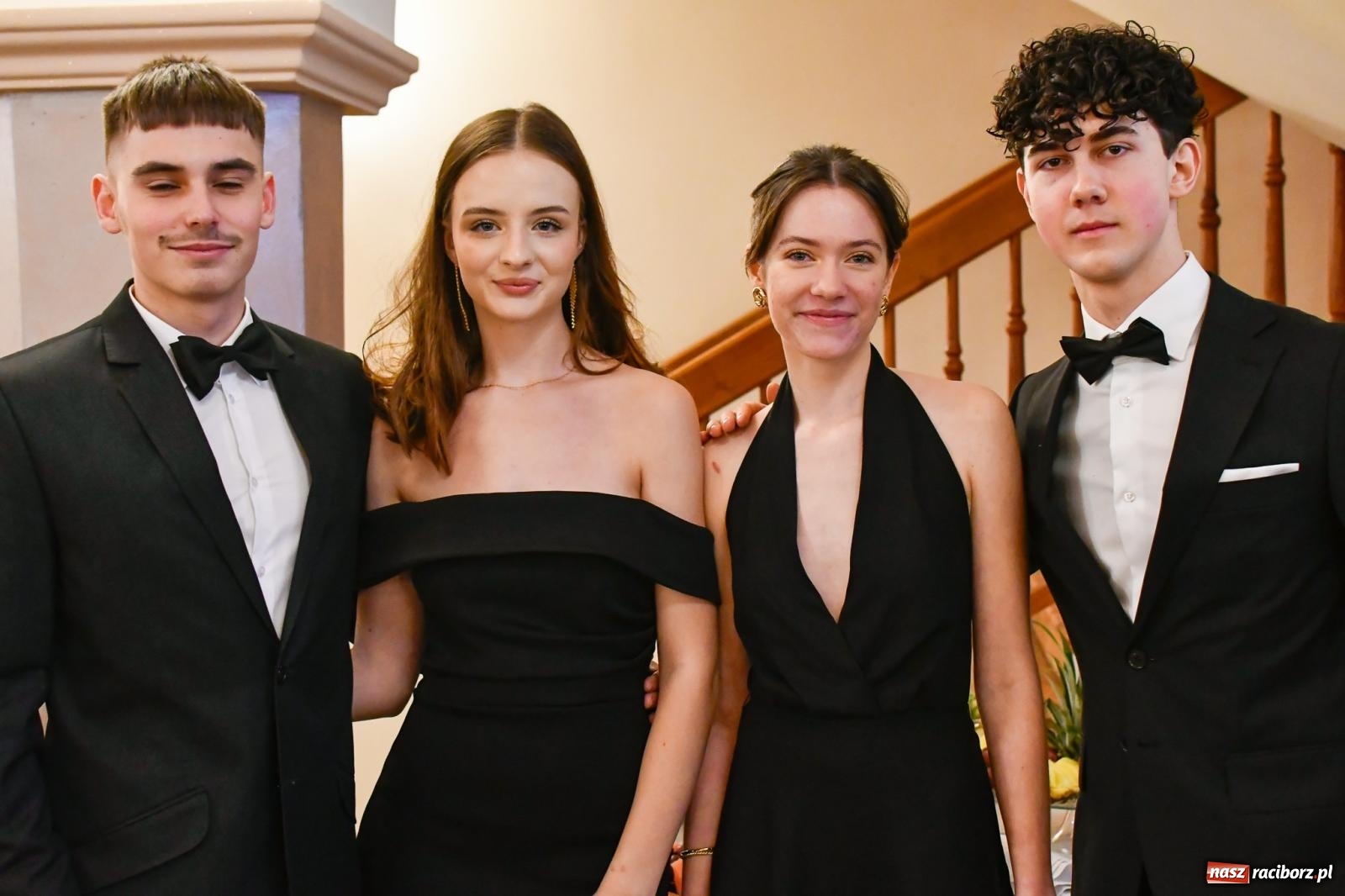 Zdjęcie w galerii na portalu naszraciborz.pl: Studniówka II LO im. Adama Mickiewicza w Raciborzu: blisko 300 osób bawi się w Rogowie wiadomości z regionu