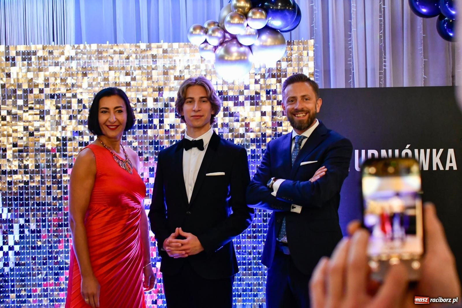 Zdjęcie w galerii na portalu naszraciborz.pl: Studniówka II LO im. Adama Mickiewicza w Raciborzu: blisko 300 osób bawi się w Rogowie wiadomości z regionu