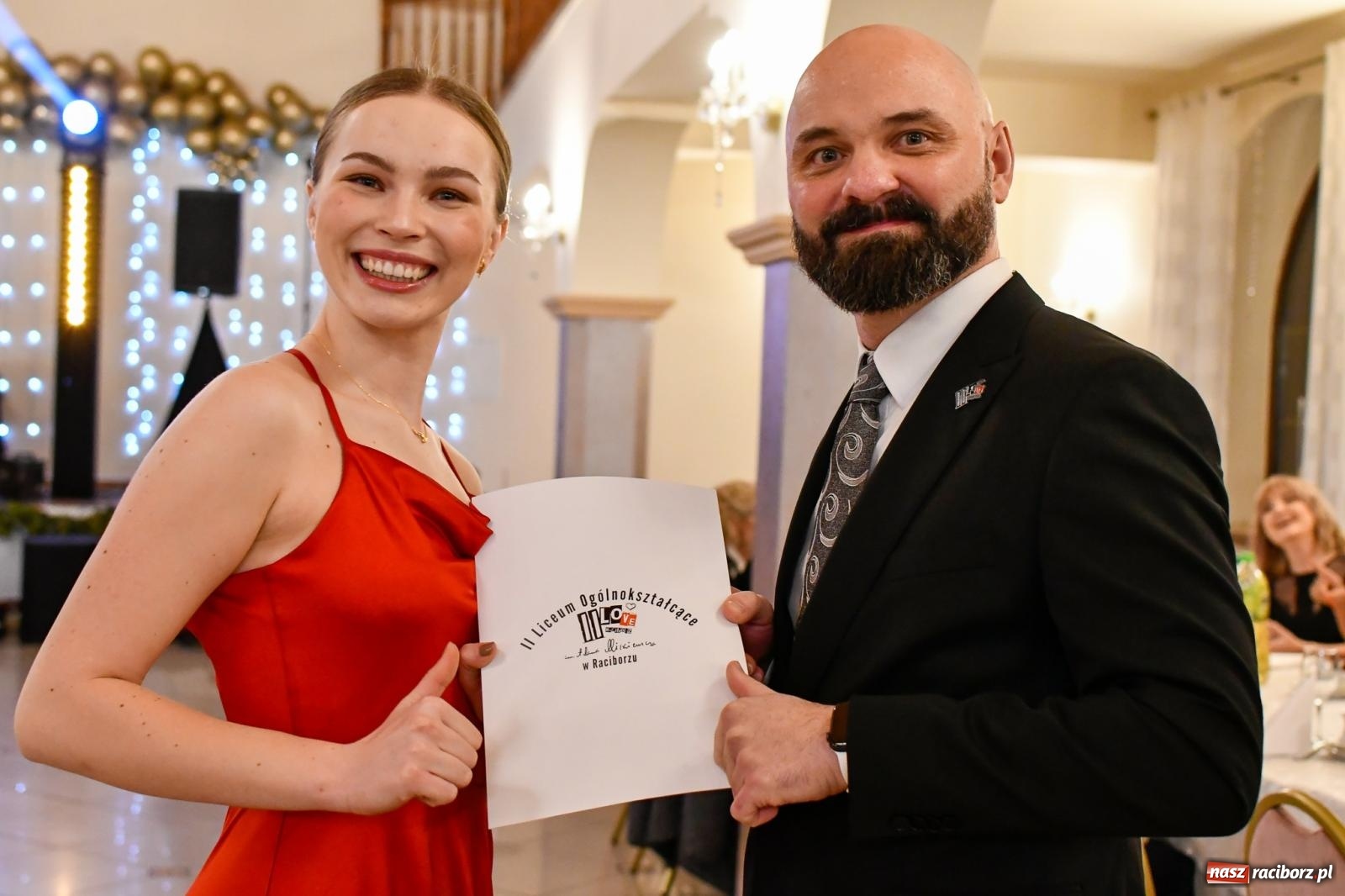 Zdjęcie w galerii na portalu naszraciborz.pl: Studniówka II LO im. Adama Mickiewicza w Raciborzu: blisko 300 osób bawi się w Rogowie wiadomości z regionu