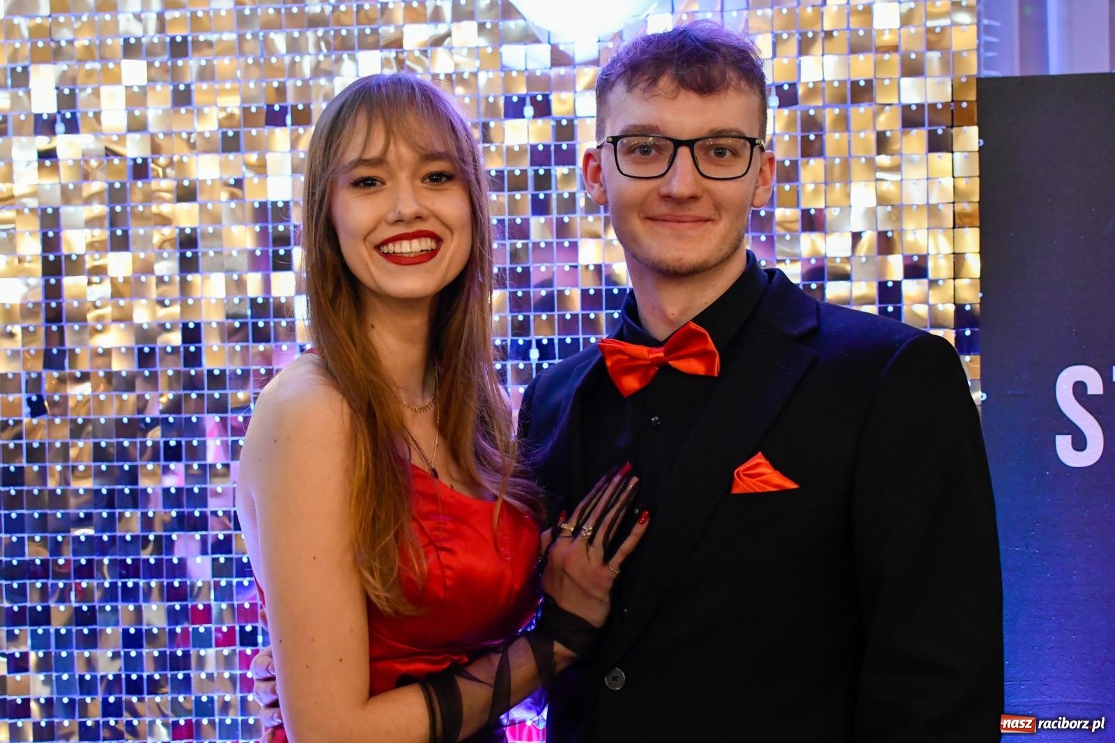 Zdjęcie w galerii na portalu naszraciborz.pl: Studniówka II LO im. Adama Mickiewicza w Raciborzu: blisko 300 osób bawi się w Rogowie wiadomości z regionu