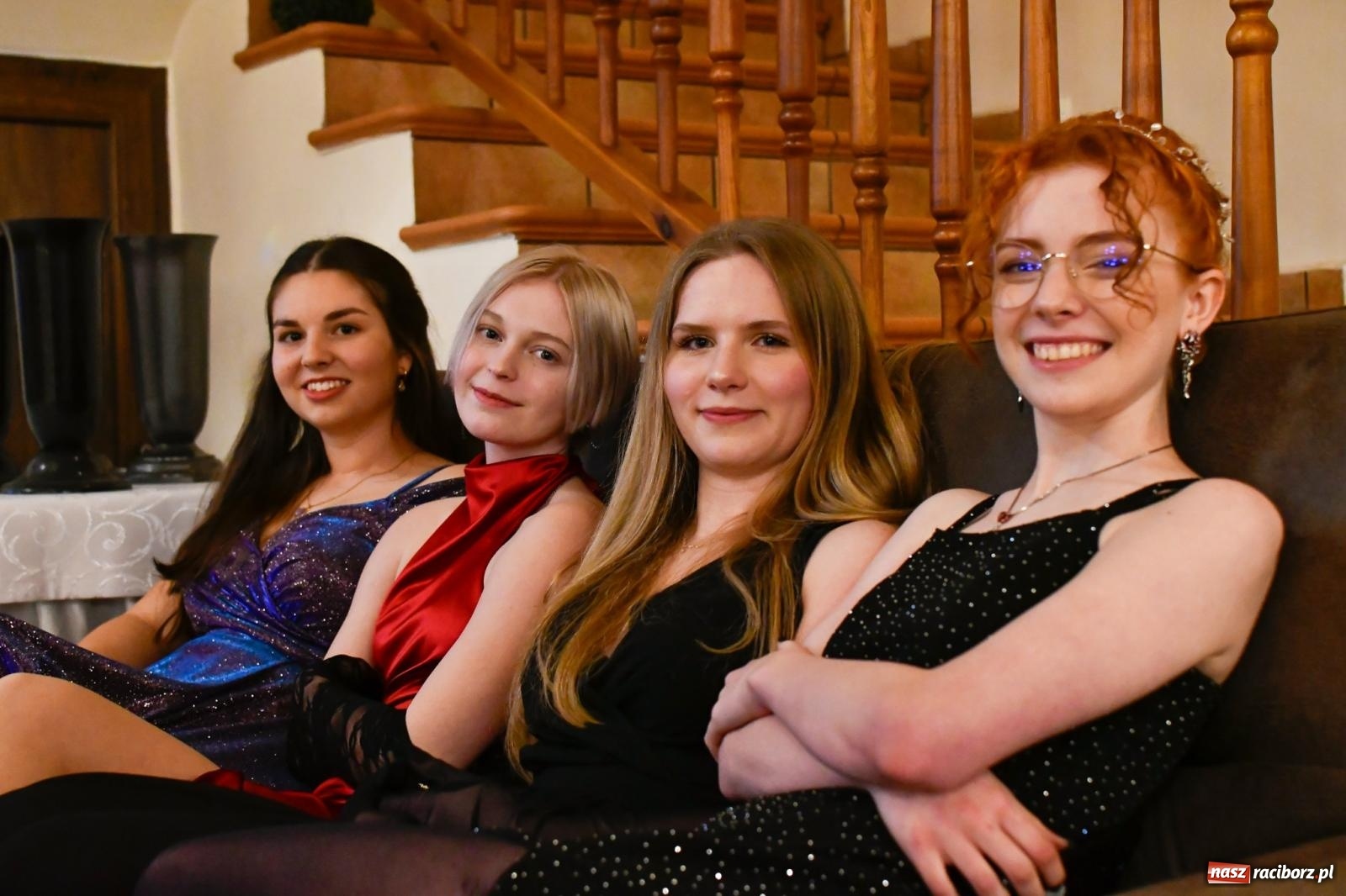 Zdjęcie w galerii na portalu naszraciborz.pl: Studniówka II LO im. Adama Mickiewicza w Raciborzu: blisko 300 osób bawi się w Rogowie wiadomości z regionu