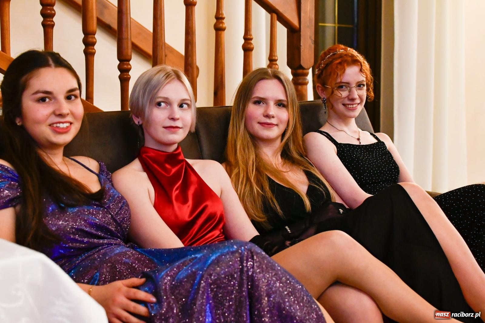 Zdjęcie w galerii na portalu naszraciborz.pl: Studniówka II LO im. Adama Mickiewicza w Raciborzu: blisko 300 osób bawi się w Rogowie wiadomości z regionu