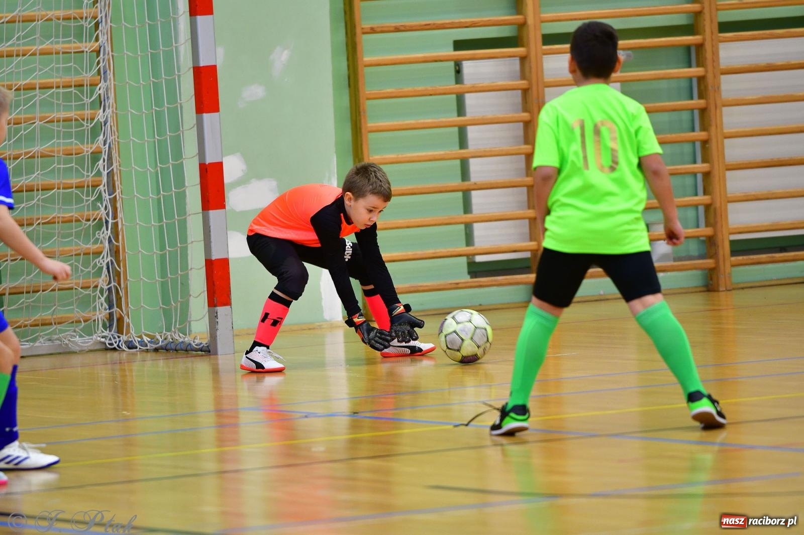 Zdjęcie w galerii na portalu naszraciborz.pl: Piłkarska rywalizacja rocznika 2016. Kolejny turniej fundacji Junior Trening [FOTO] wiadomości z regionu
