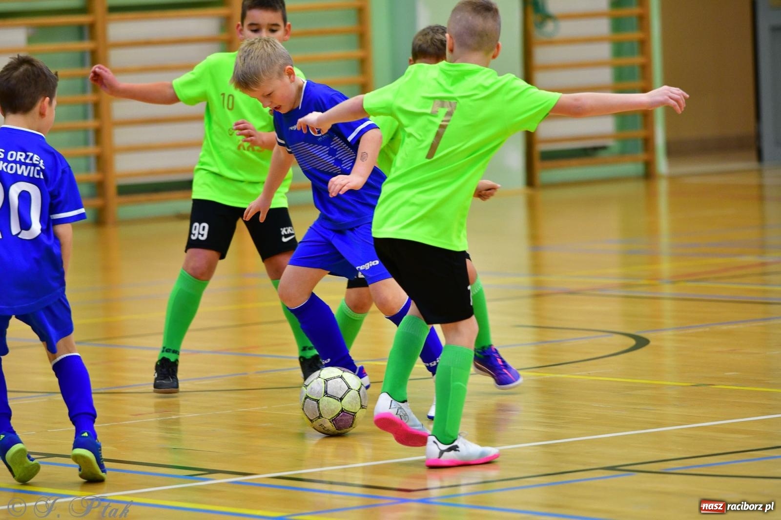 Zdjęcie w galerii na portalu naszraciborz.pl: Piłkarska rywalizacja rocznika 2016. Kolejny turniej fundacji Junior Trening [FOTO] wiadomości z regionu