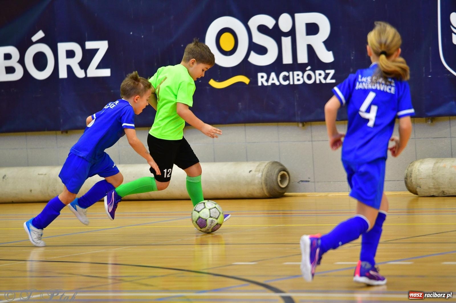 Zdjęcie w galerii na portalu naszraciborz.pl: Piłkarska rywalizacja rocznika 2016. Kolejny turniej fundacji Junior Trening [FOTO] wiadomości z regionu