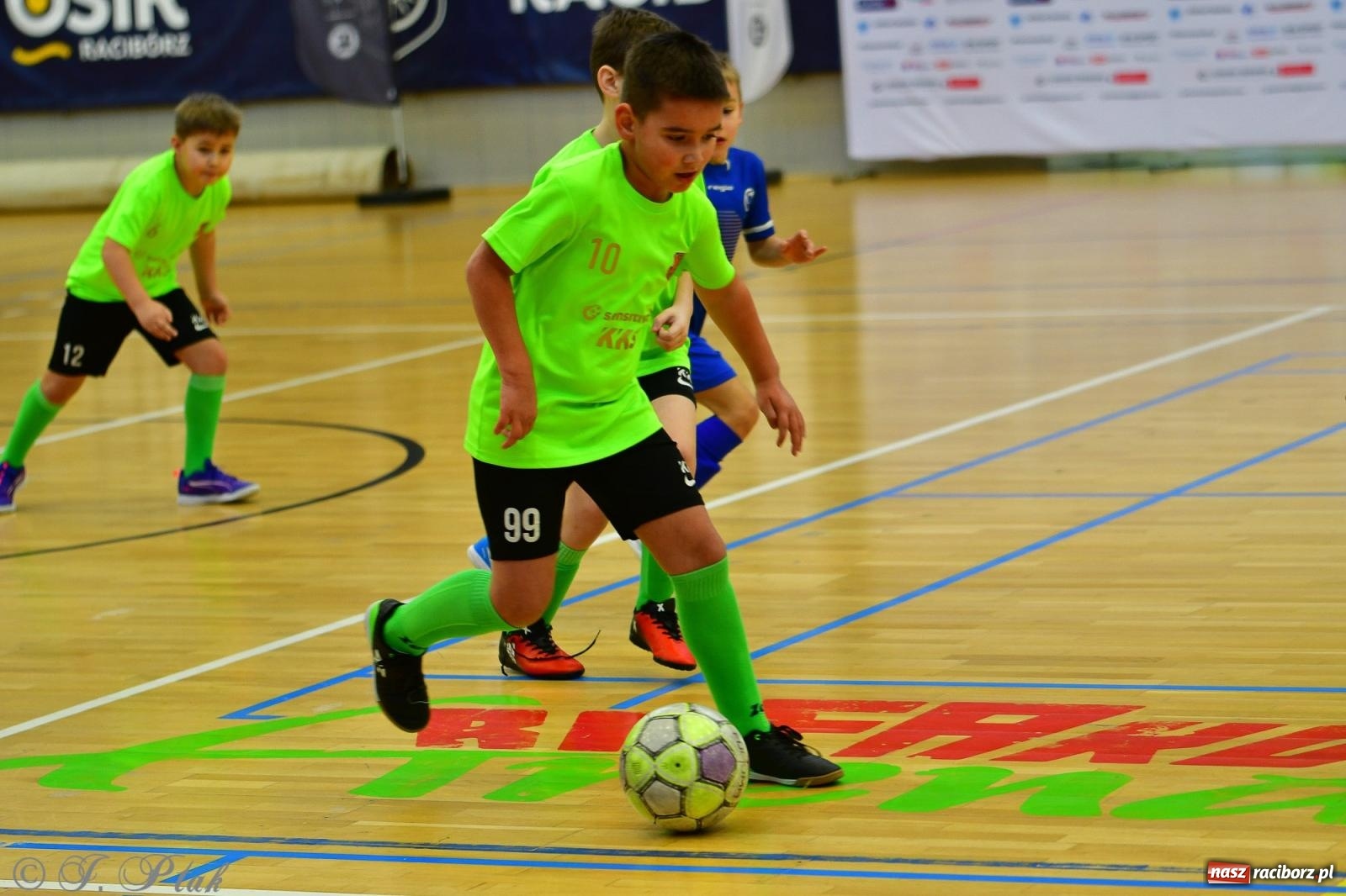 Zdjęcie w galerii na portalu naszraciborz.pl: Piłkarska rywalizacja rocznika 2016. Kolejny turniej fundacji Junior Trening [FOTO] wiadomości z regionu