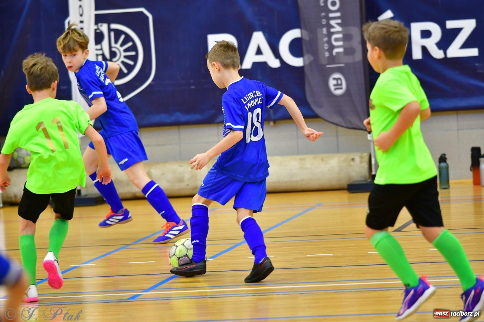 Zdjęcie w galerii na portalu naszraciborz.pl: Piłkarska rywalizacja rocznika 2016. Kolejny turniej fundacji Junior Trening [FOTO] wiadomości z regionu