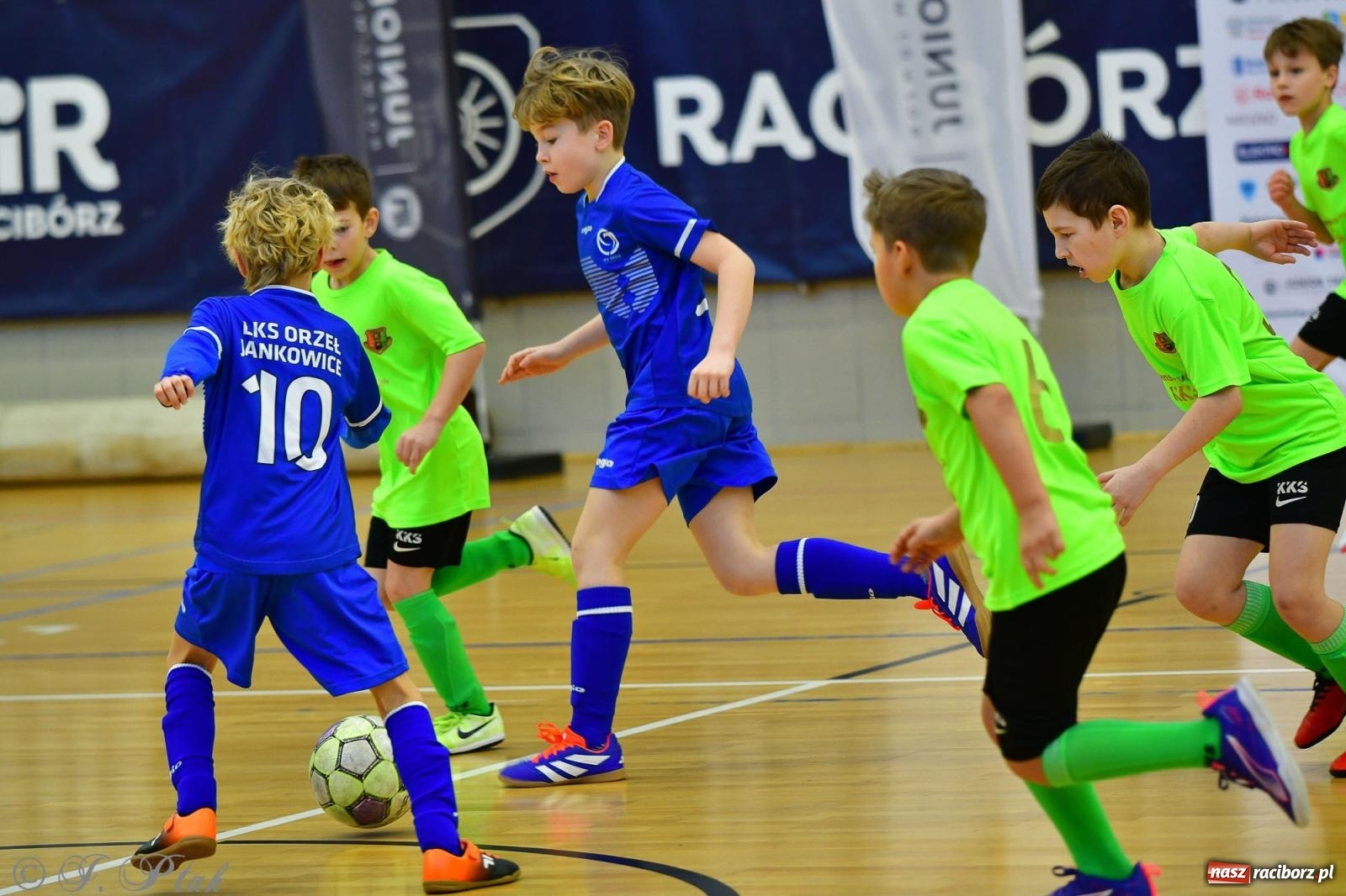 Zdjęcie w galerii na portalu naszraciborz.pl: Piłkarska rywalizacja rocznika 2016. Kolejny turniej fundacji Junior Trening [FOTO] wiadomości z regionu