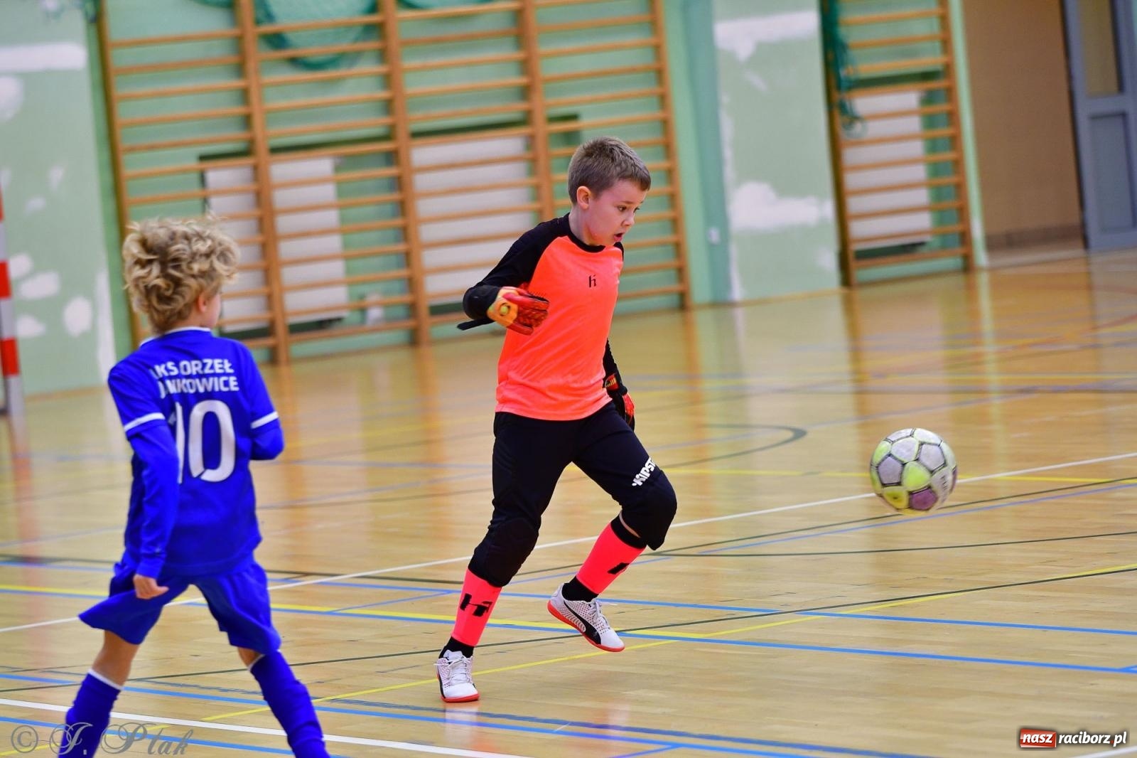 Zdjęcie w galerii na portalu naszraciborz.pl: Piłkarska rywalizacja rocznika 2016. Kolejny turniej fundacji Junior Trening [FOTO] wiadomości z regionu