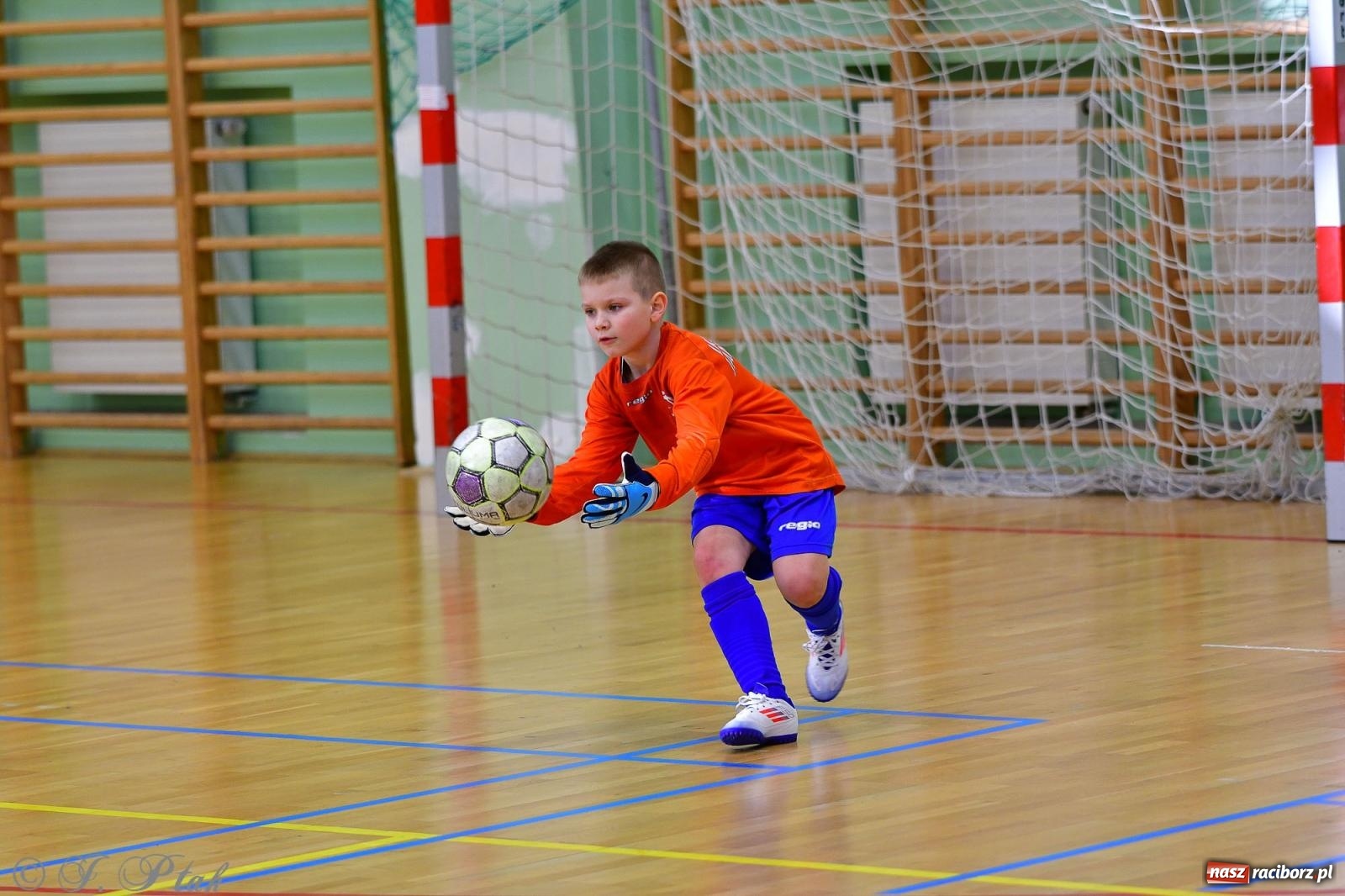 Zdjęcie w galerii na portalu naszraciborz.pl: Piłkarska rywalizacja rocznika 2016. Kolejny turniej fundacji Junior Trening [FOTO] wiadomości z regionu