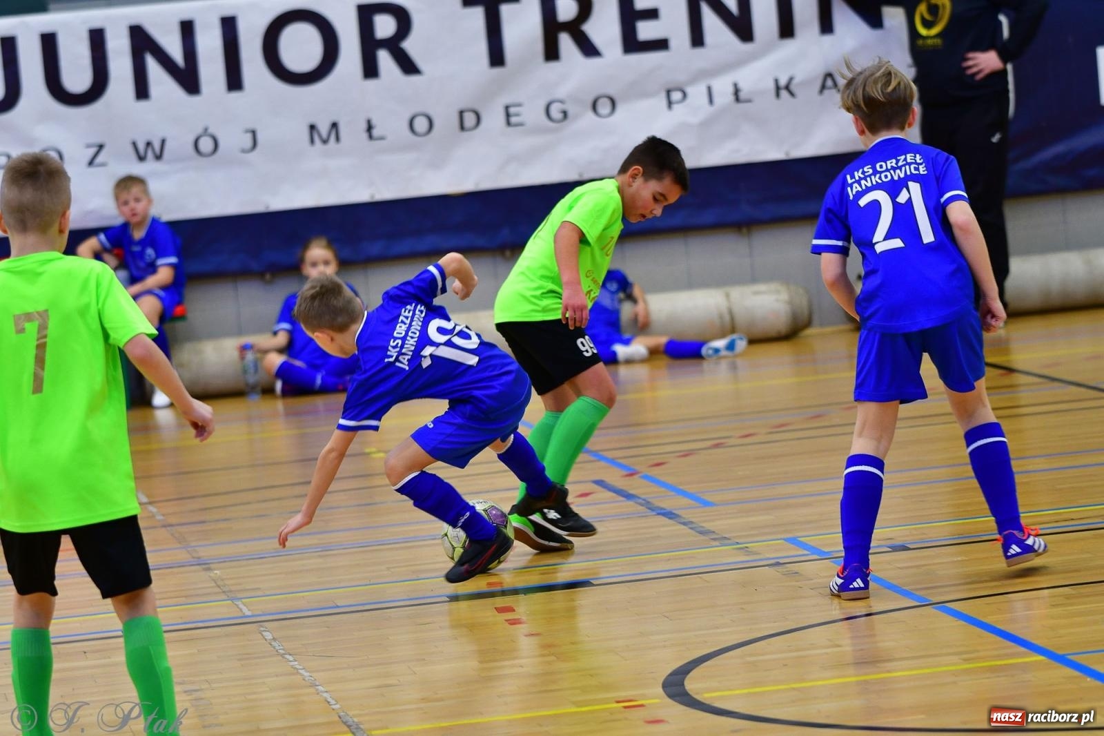 Zdjęcie w galerii na portalu naszraciborz.pl: Piłkarska rywalizacja rocznika 2016. Kolejny turniej fundacji Junior Trening [FOTO] wiadomości z regionu