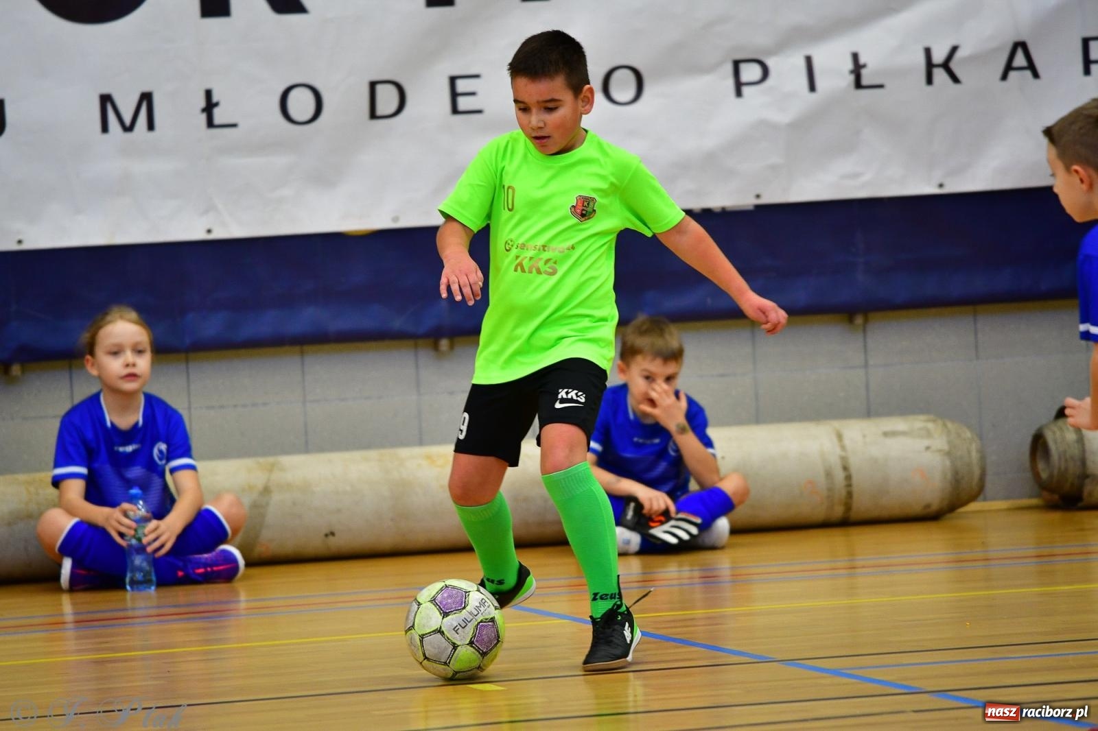 Zdjęcie w galerii na portalu naszraciborz.pl: Piłkarska rywalizacja rocznika 2016. Kolejny turniej fundacji Junior Trening [FOTO] wiadomości z regionu