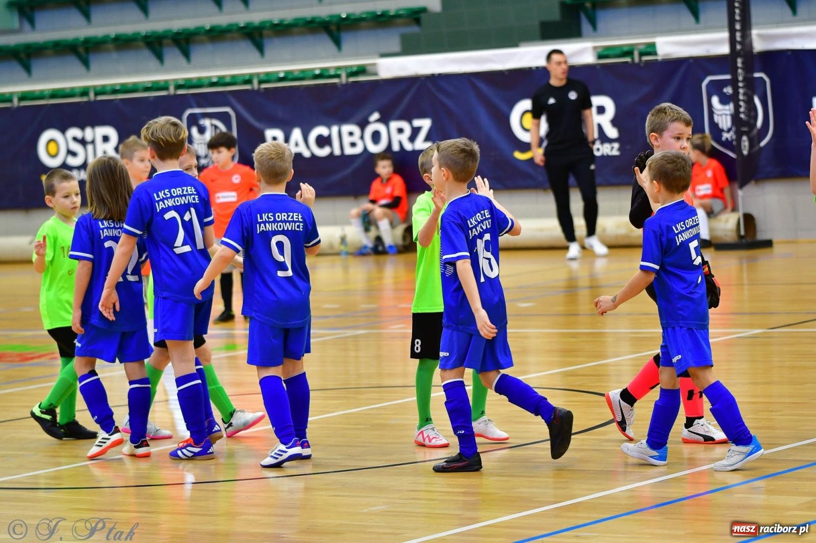 Zdjęcie w galerii na portalu naszraciborz.pl: Piłkarska rywalizacja rocznika 2016. Kolejny turniej fundacji Junior Trening [FOTO] wiadomości z regionu