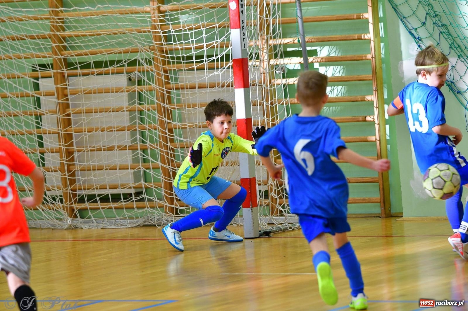 Zdjęcie w galerii na portalu naszraciborz.pl: Piłkarska rywalizacja rocznika 2016. Kolejny turniej fundacji Junior Trening [FOTO] wiadomości z regionu