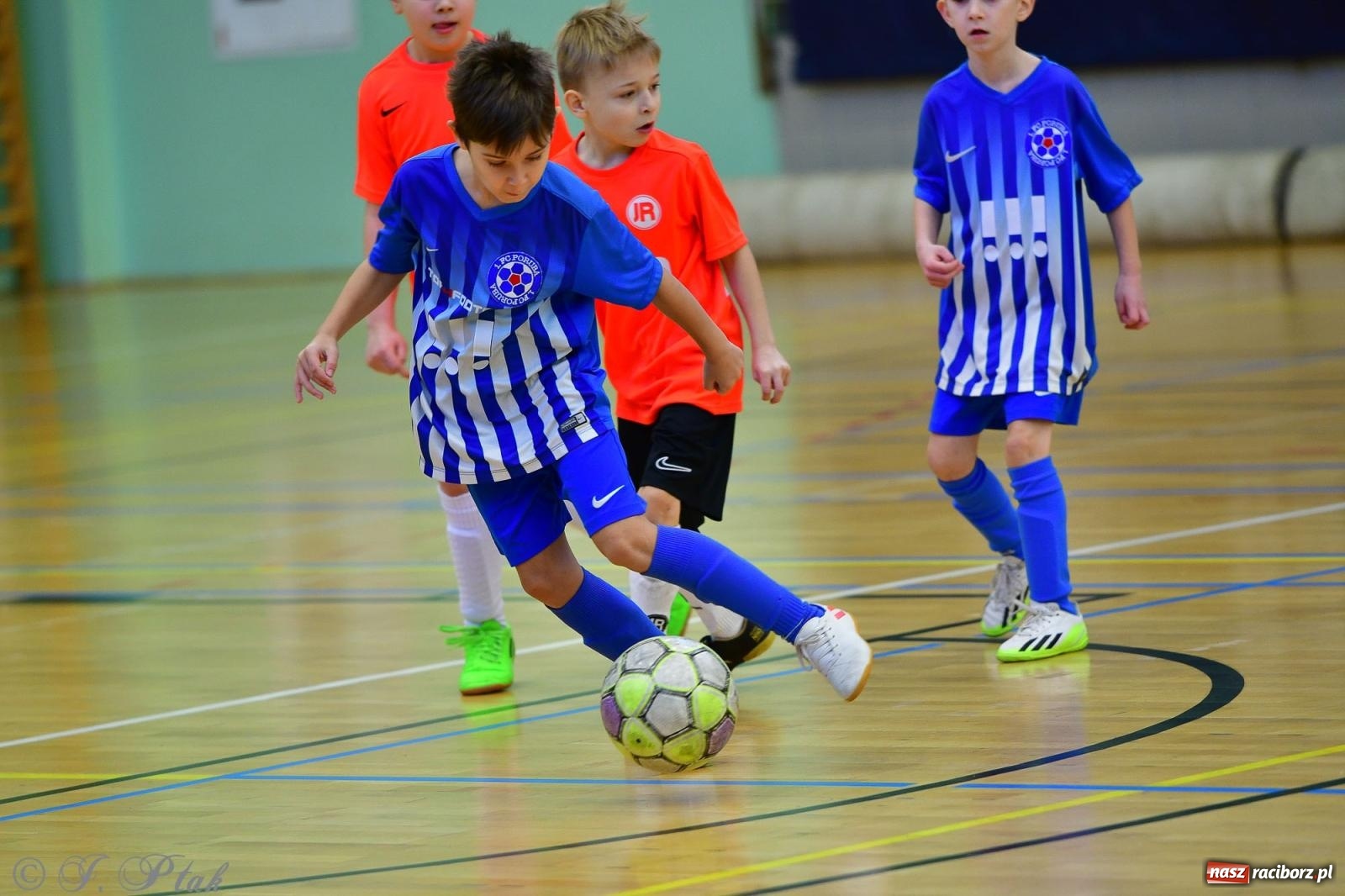 Zdjęcie w galerii na portalu naszraciborz.pl: Piłkarska rywalizacja rocznika 2016. Kolejny turniej fundacji Junior Trening [FOTO] wiadomości z regionu