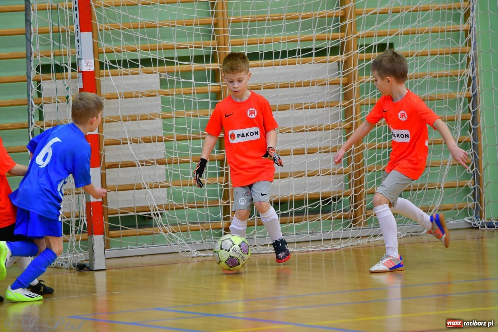 Zdjęcie w galerii na portalu naszraciborz.pl: Piłkarska rywalizacja rocznika 2016. Kolejny turniej fundacji Junior Trening [FOTO] wiadomości z regionu