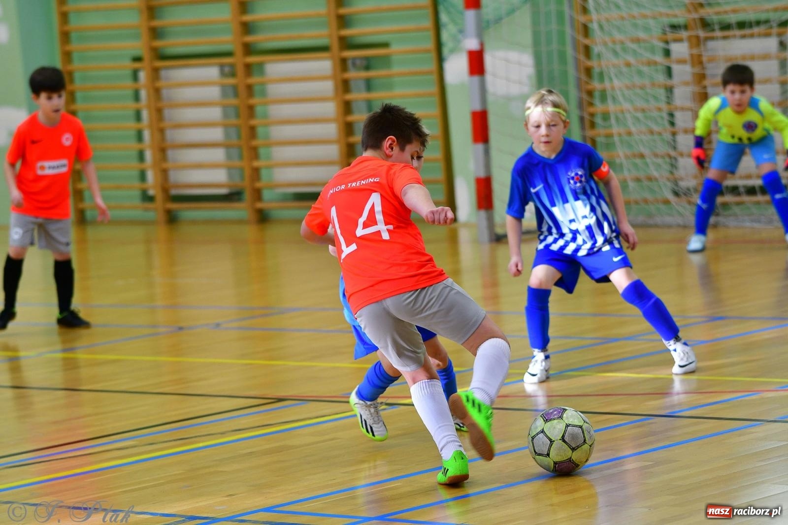 Zdjęcie w galerii na portalu naszraciborz.pl: Piłkarska rywalizacja rocznika 2016. Kolejny turniej fundacji Junior Trening [FOTO] wiadomości z regionu