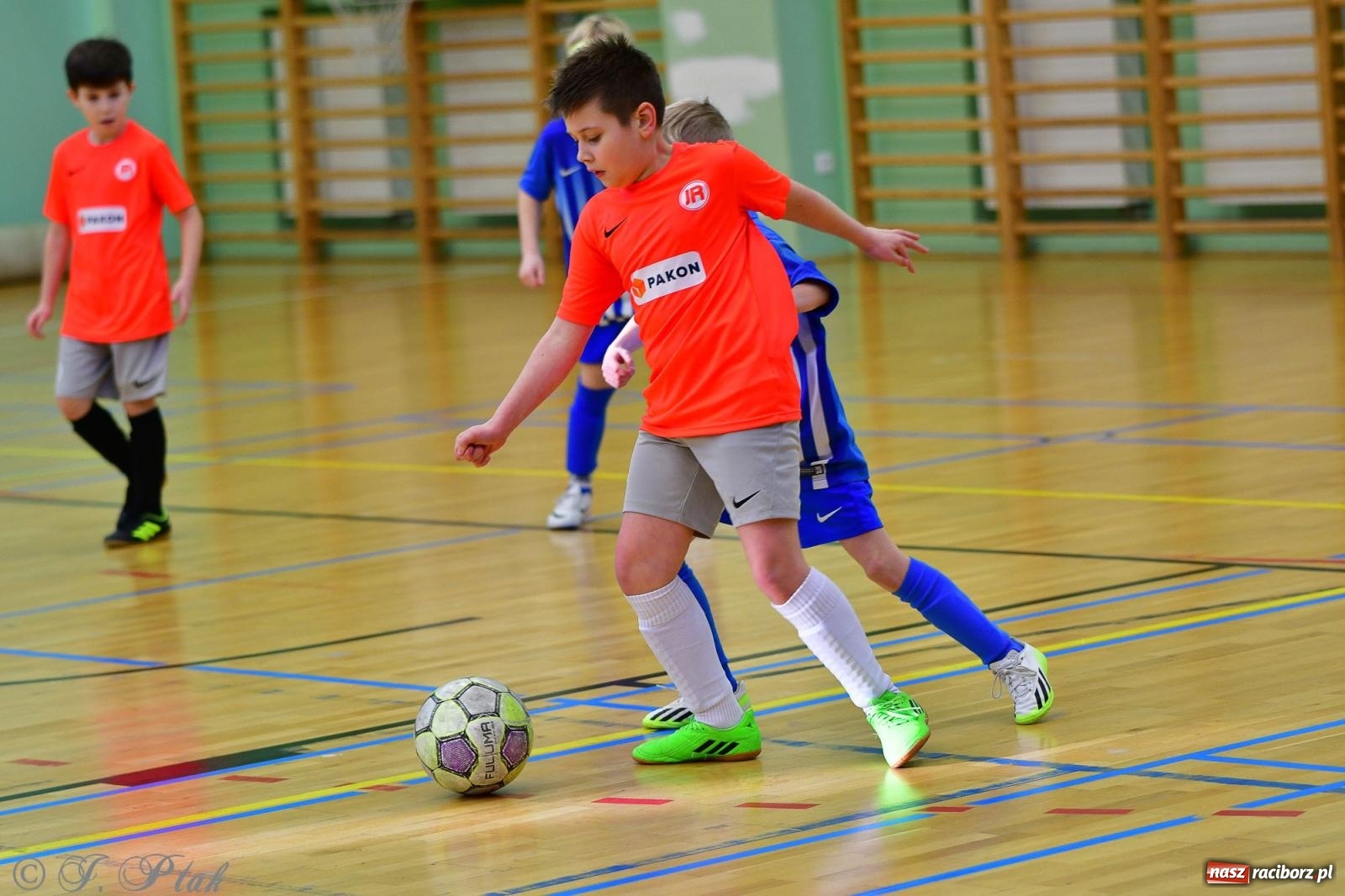 Zdjęcie w galerii na portalu naszraciborz.pl: Piłkarska rywalizacja rocznika 2016. Kolejny turniej fundacji Junior Trening [FOTO] wiadomości z regionu