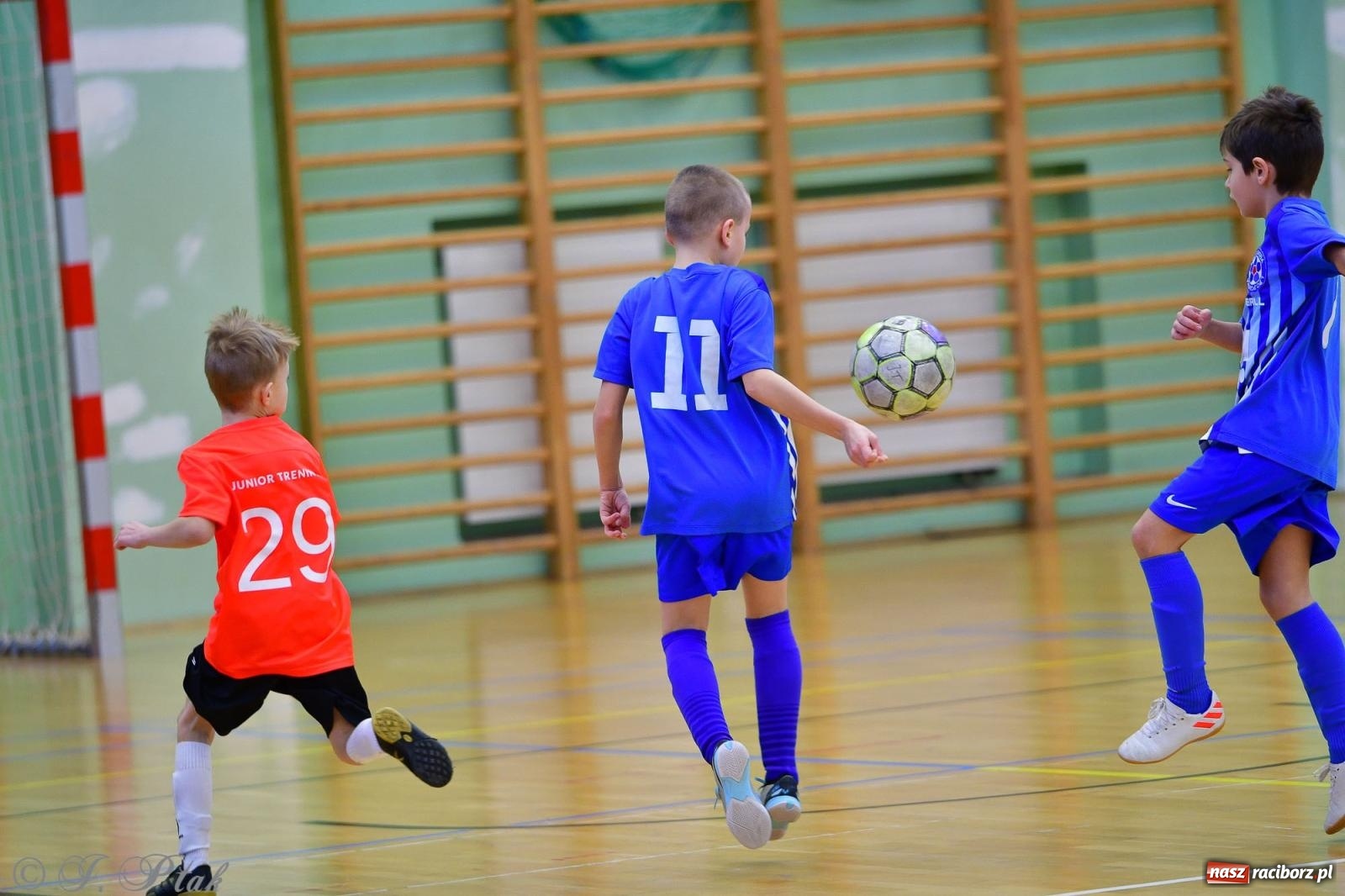 Zdjęcie w galerii na portalu naszraciborz.pl: Piłkarska rywalizacja rocznika 2016. Kolejny turniej fundacji Junior Trening [FOTO] wiadomości z regionu