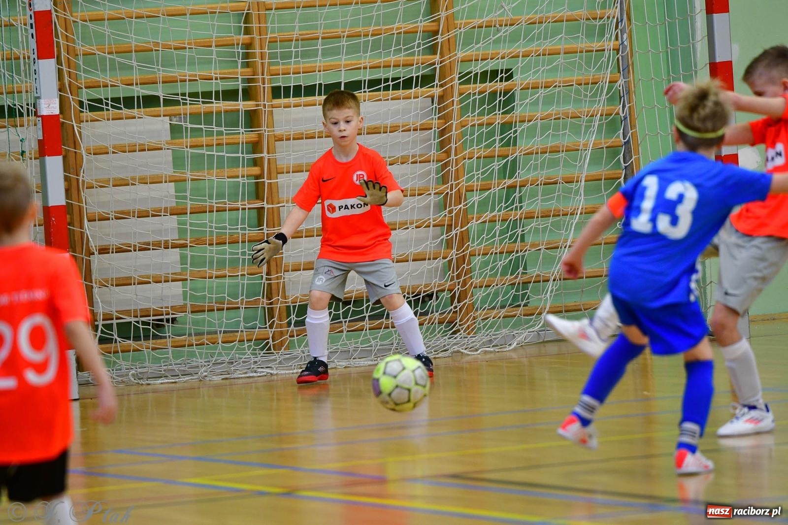 Zdjęcie w galerii na portalu naszraciborz.pl: Piłkarska rywalizacja rocznika 2016. Kolejny turniej fundacji Junior Trening [FOTO] wiadomości z regionu