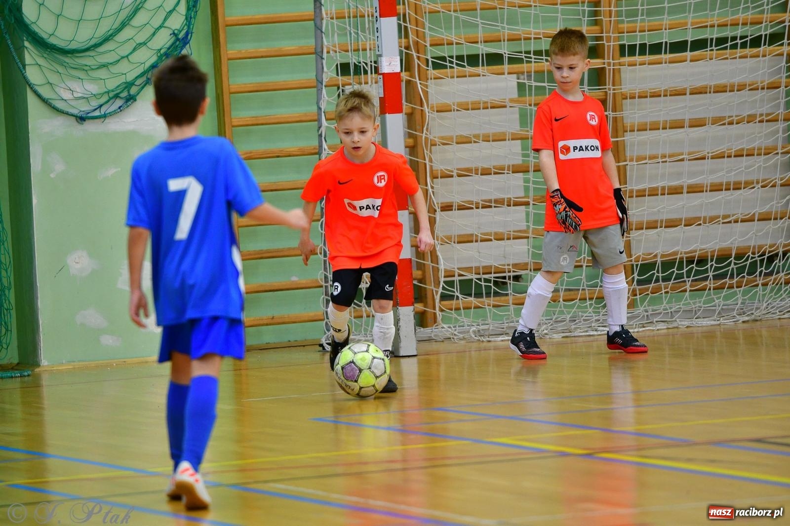 Zdjęcie w galerii na portalu naszraciborz.pl: Piłkarska rywalizacja rocznika 2016. Kolejny turniej fundacji Junior Trening [FOTO] wiadomości z regionu