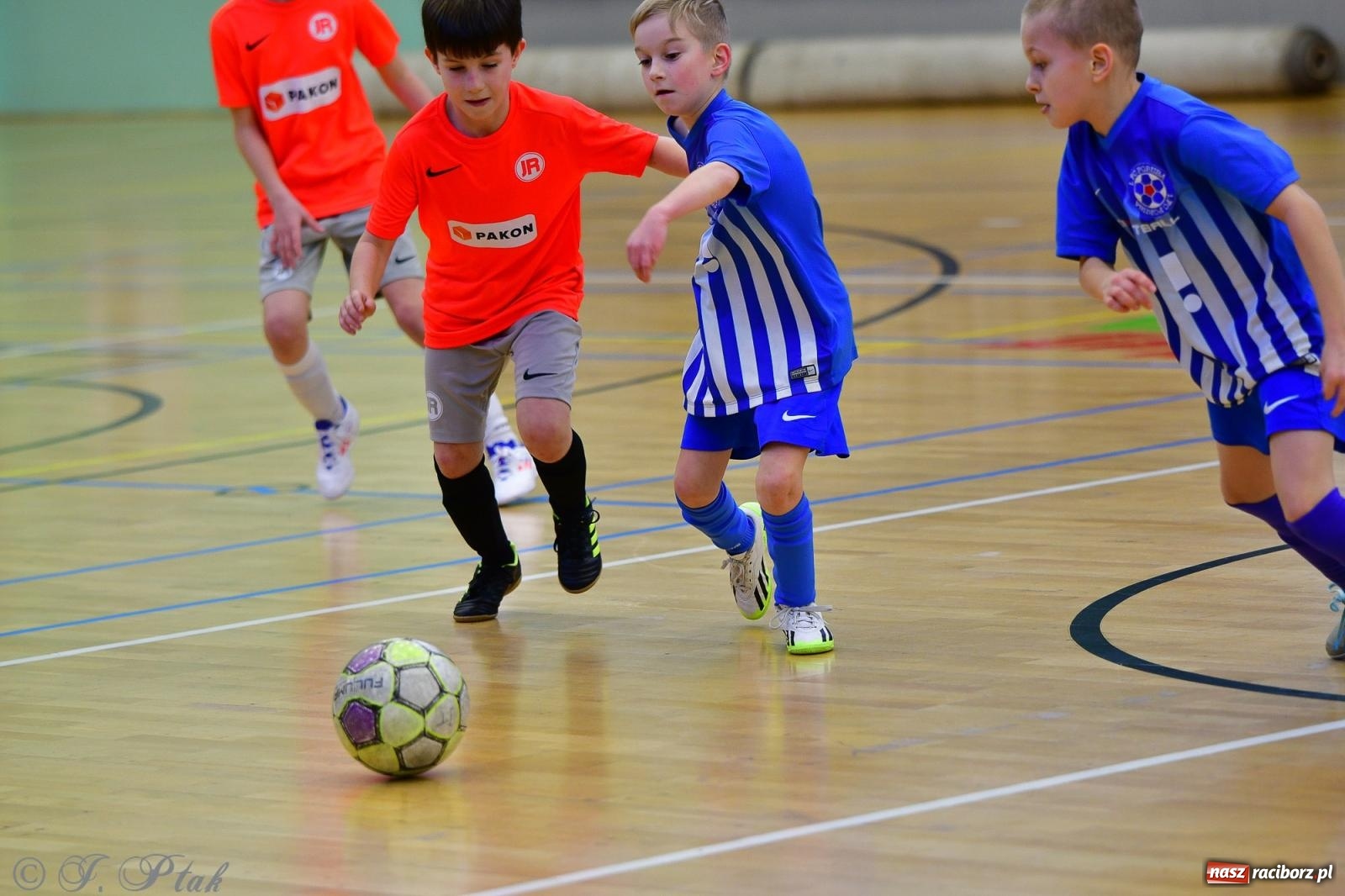 Zdjęcie w galerii na portalu naszraciborz.pl: Piłkarska rywalizacja rocznika 2016. Kolejny turniej fundacji Junior Trening [FOTO] wiadomości z regionu