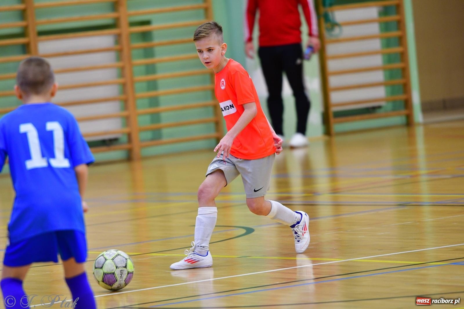 Zdjęcie w galerii na portalu naszraciborz.pl: Piłkarska rywalizacja rocznika 2016. Kolejny turniej fundacji Junior Trening [FOTO] wiadomości z regionu